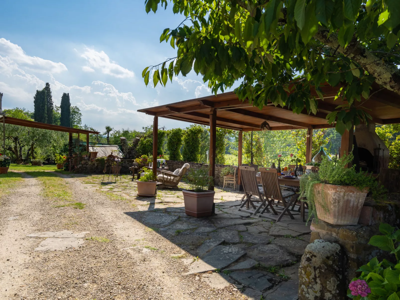 Le Buche-Outside