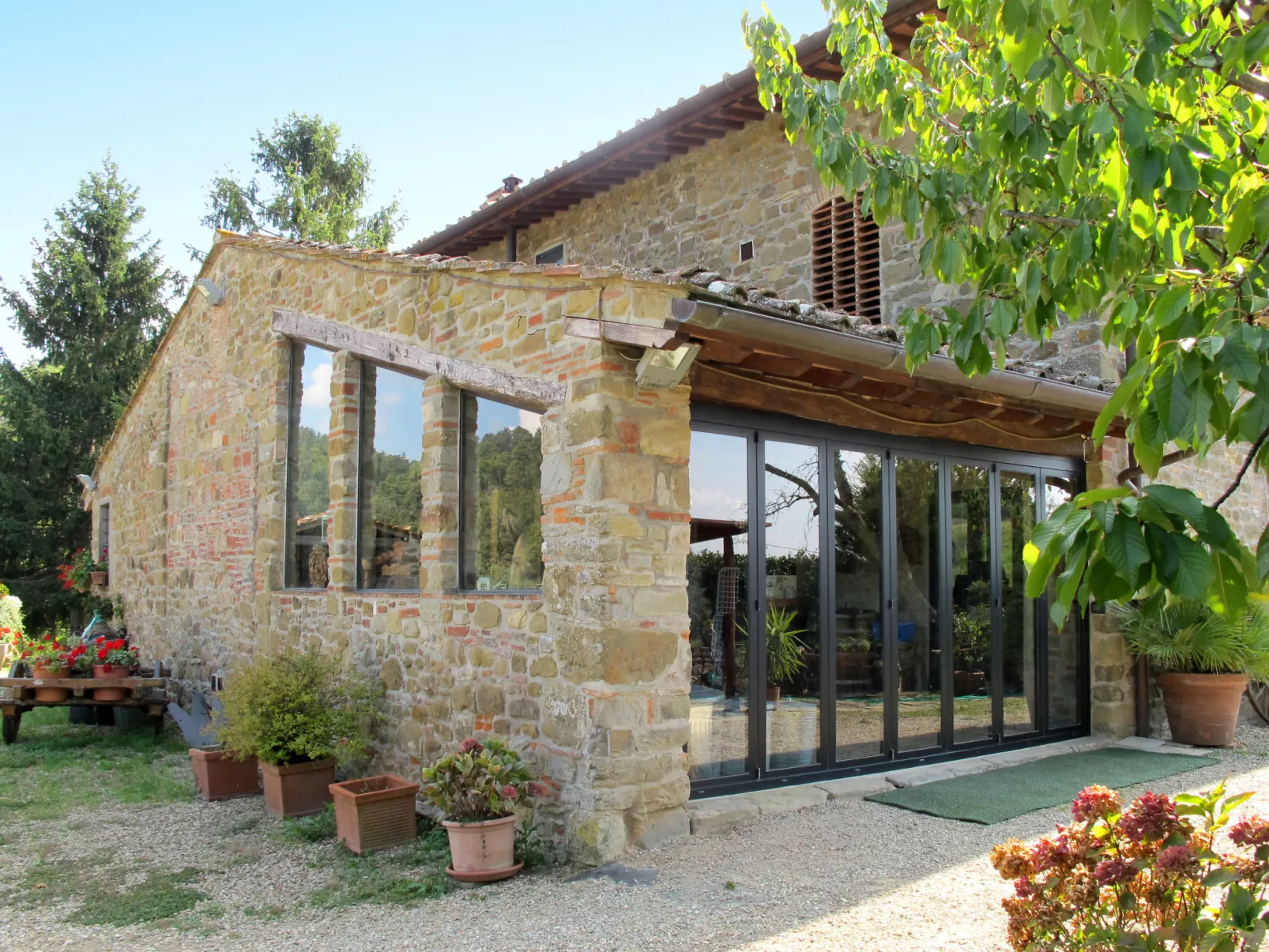 Le Buche-Outside