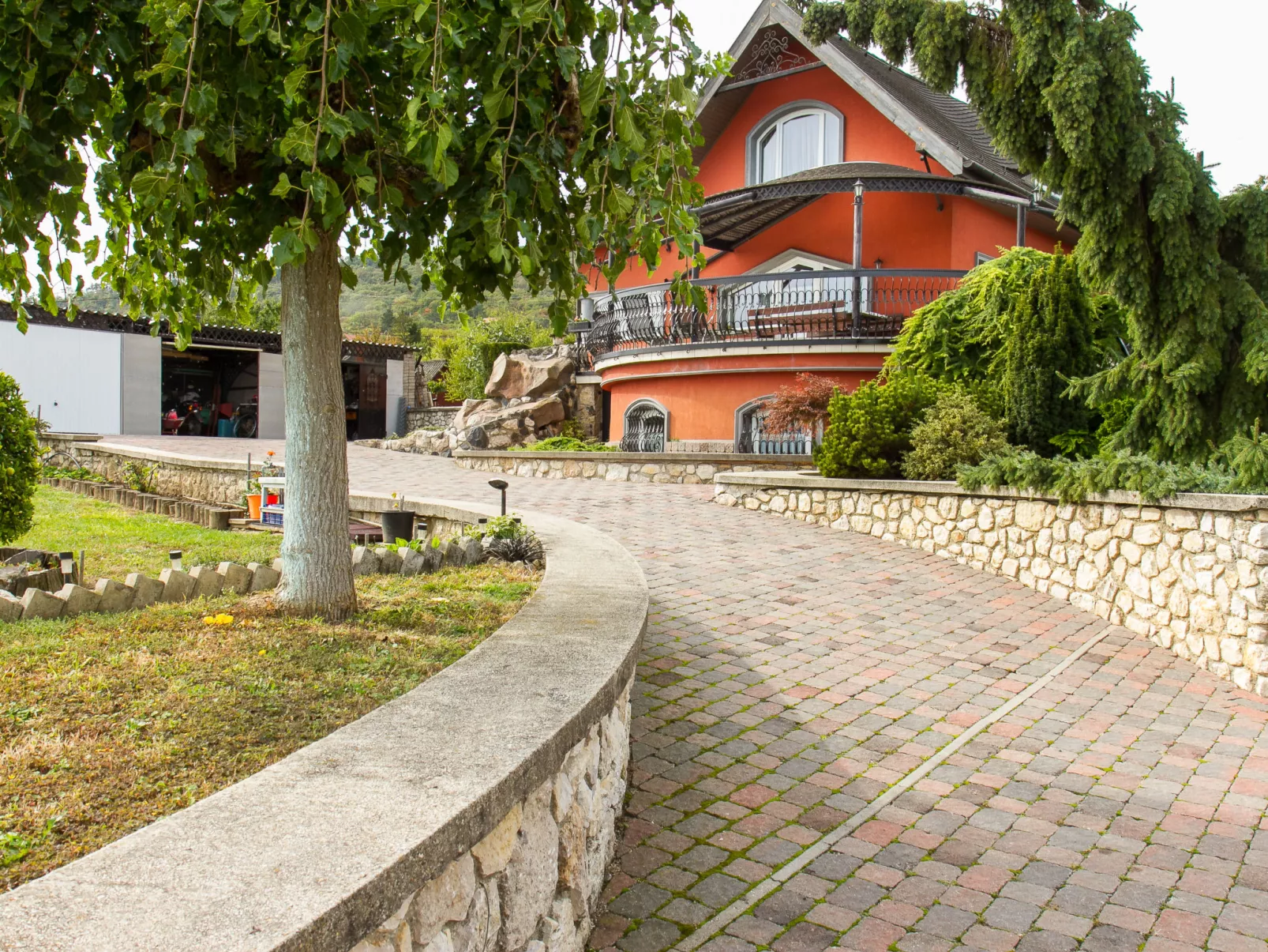 Villa Rosso-Outside