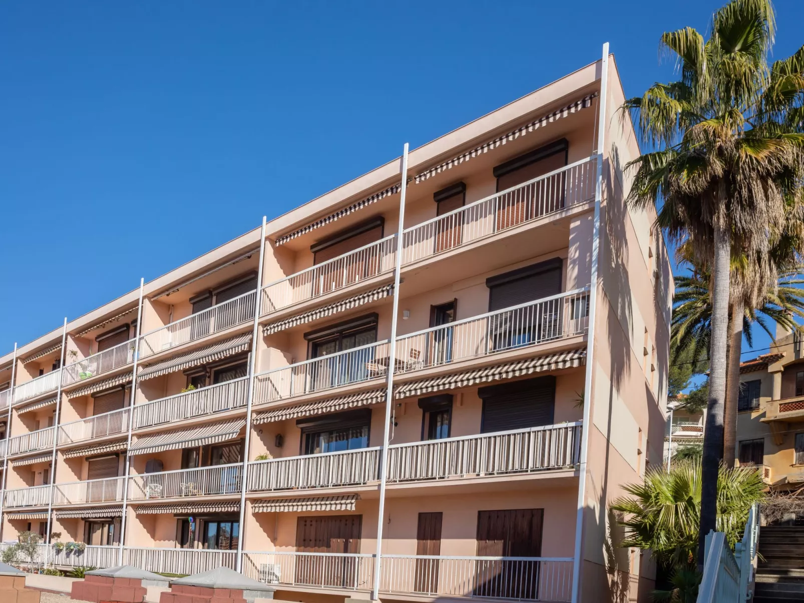 Les Pins Dorés-Outside