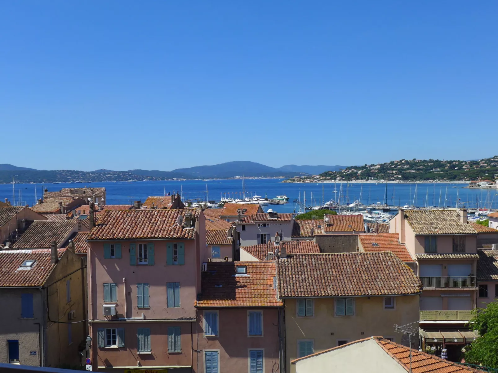 Les Pins Dorés-Outside