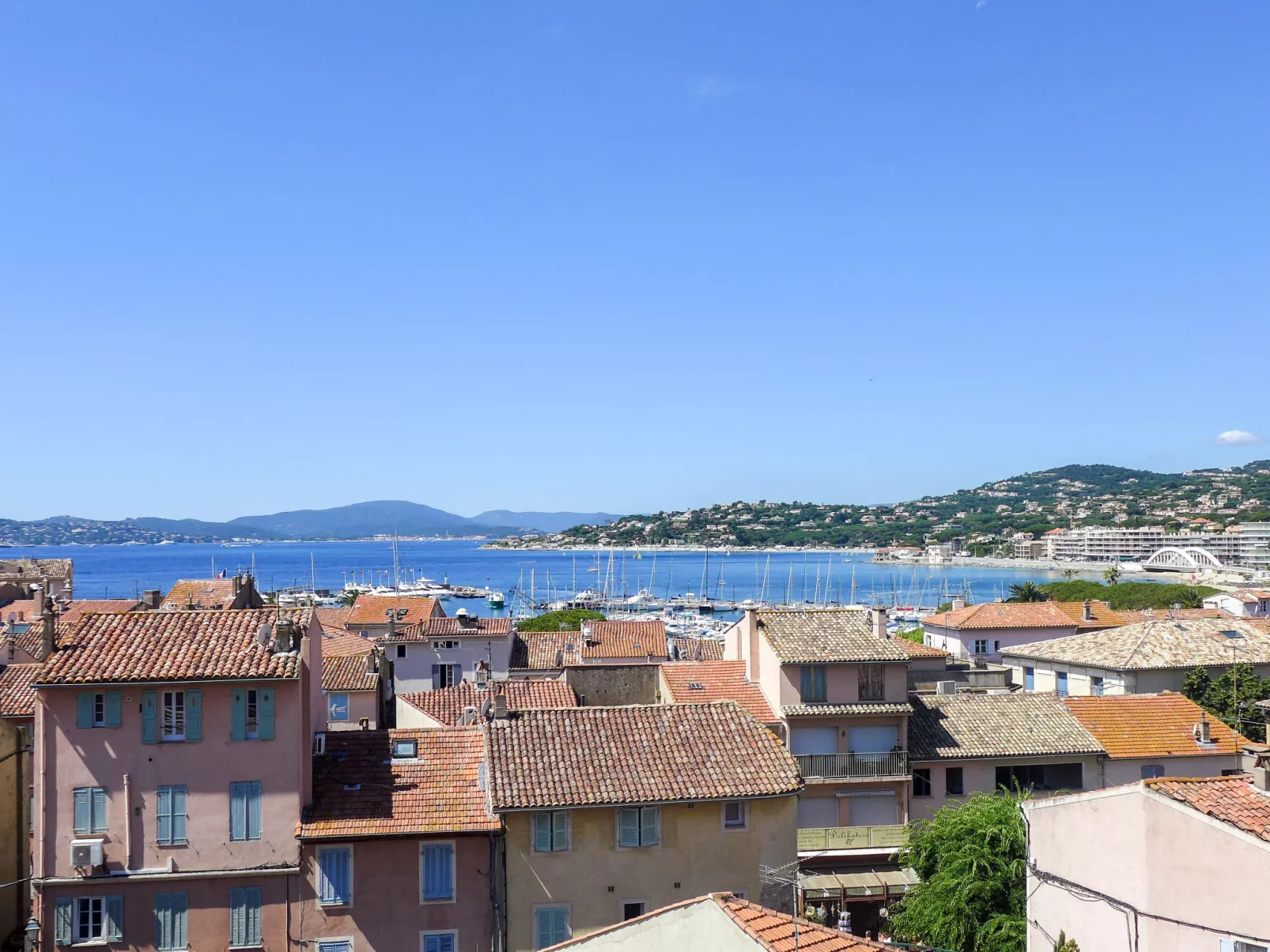 Les Pins Dorés-Outside
