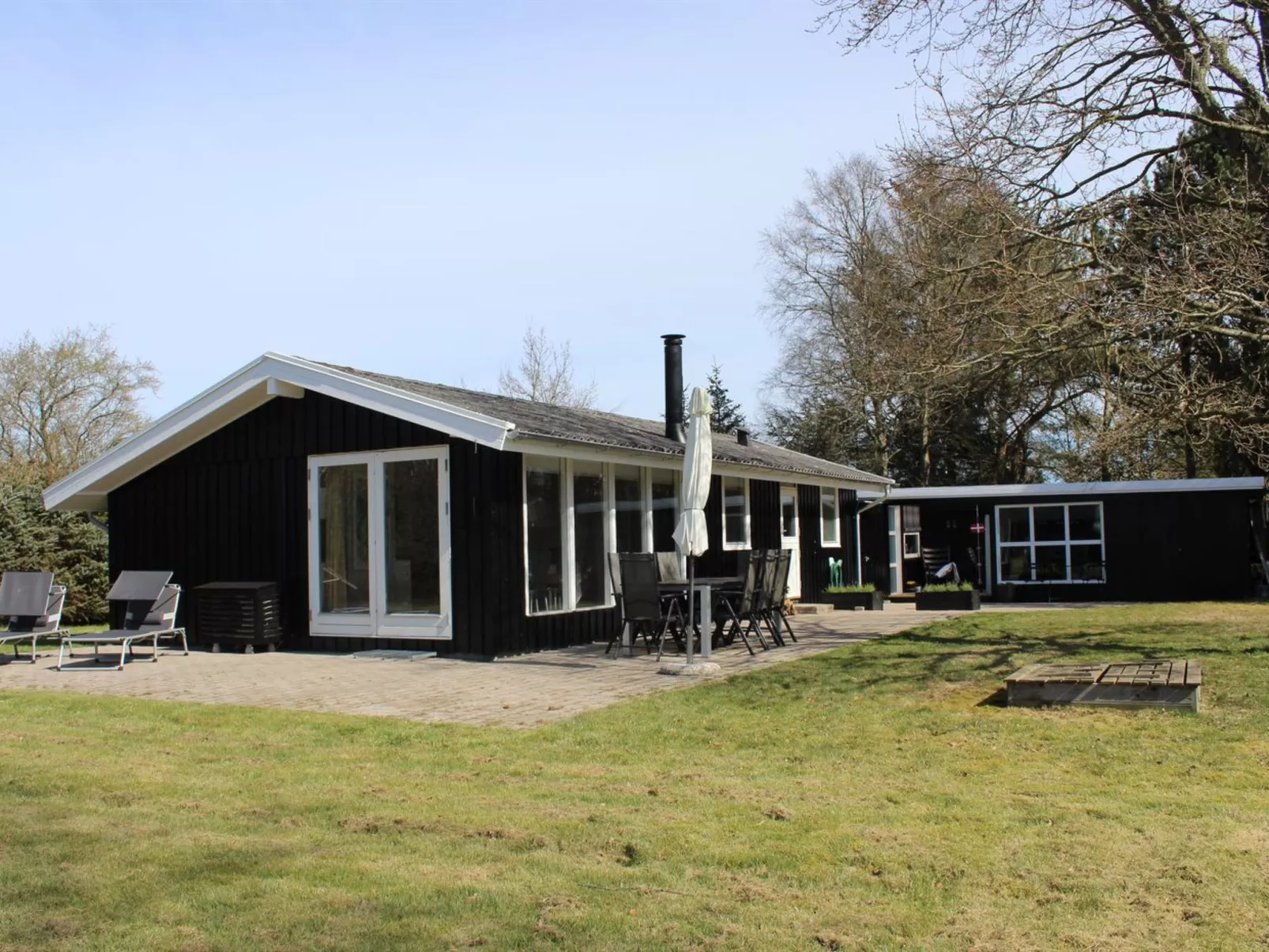"Elly" - 1km from the sea-Outside