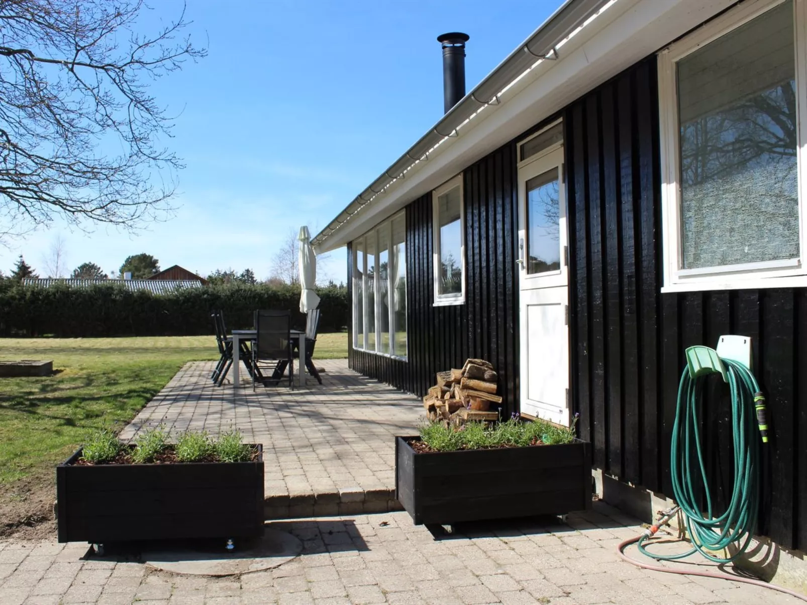 "Elly" - 1km from the sea-Outside