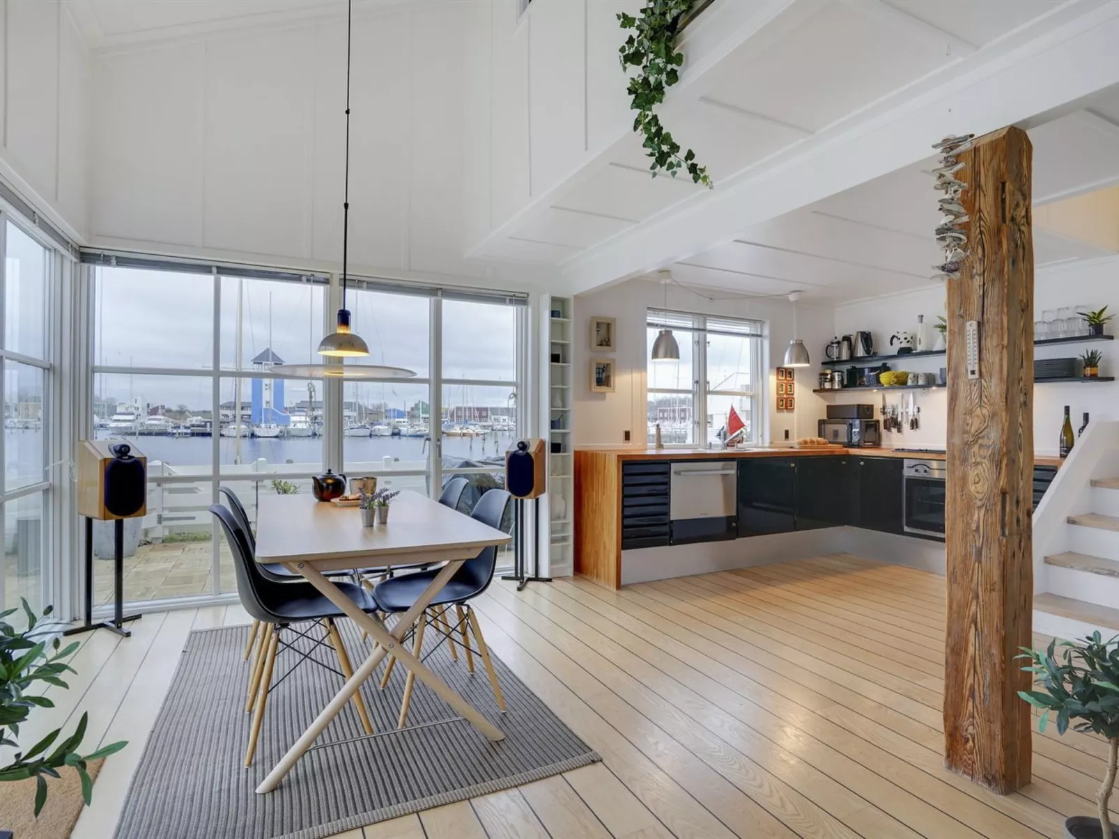 "Goda" - 5m from the sea-Inside