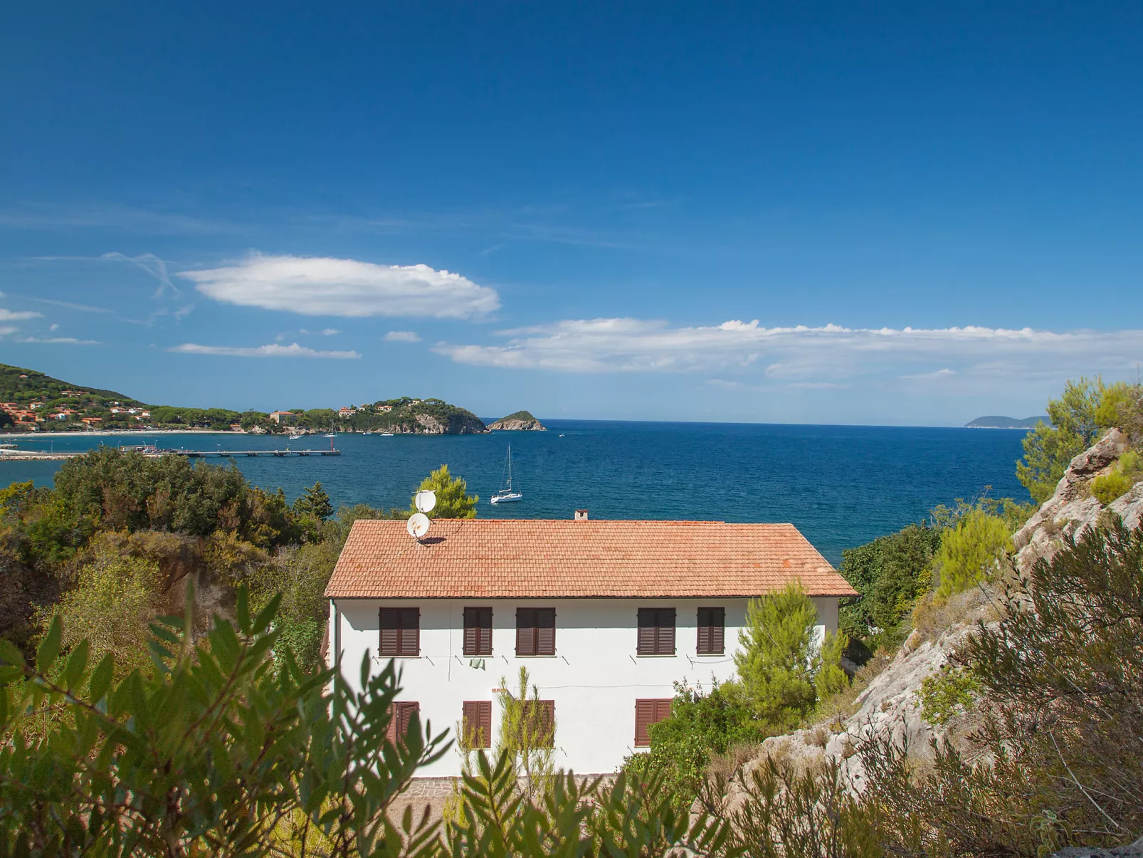 La Roccia-Outside