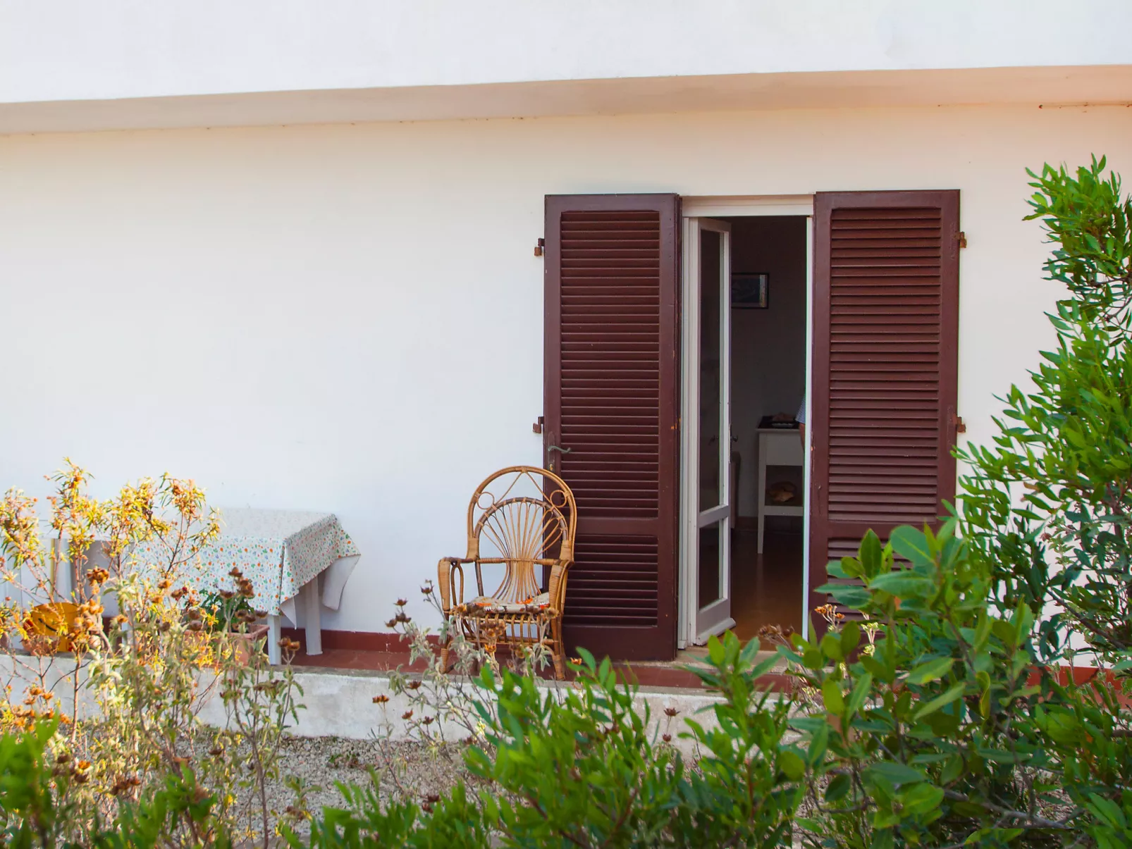 La Roccia-Outside