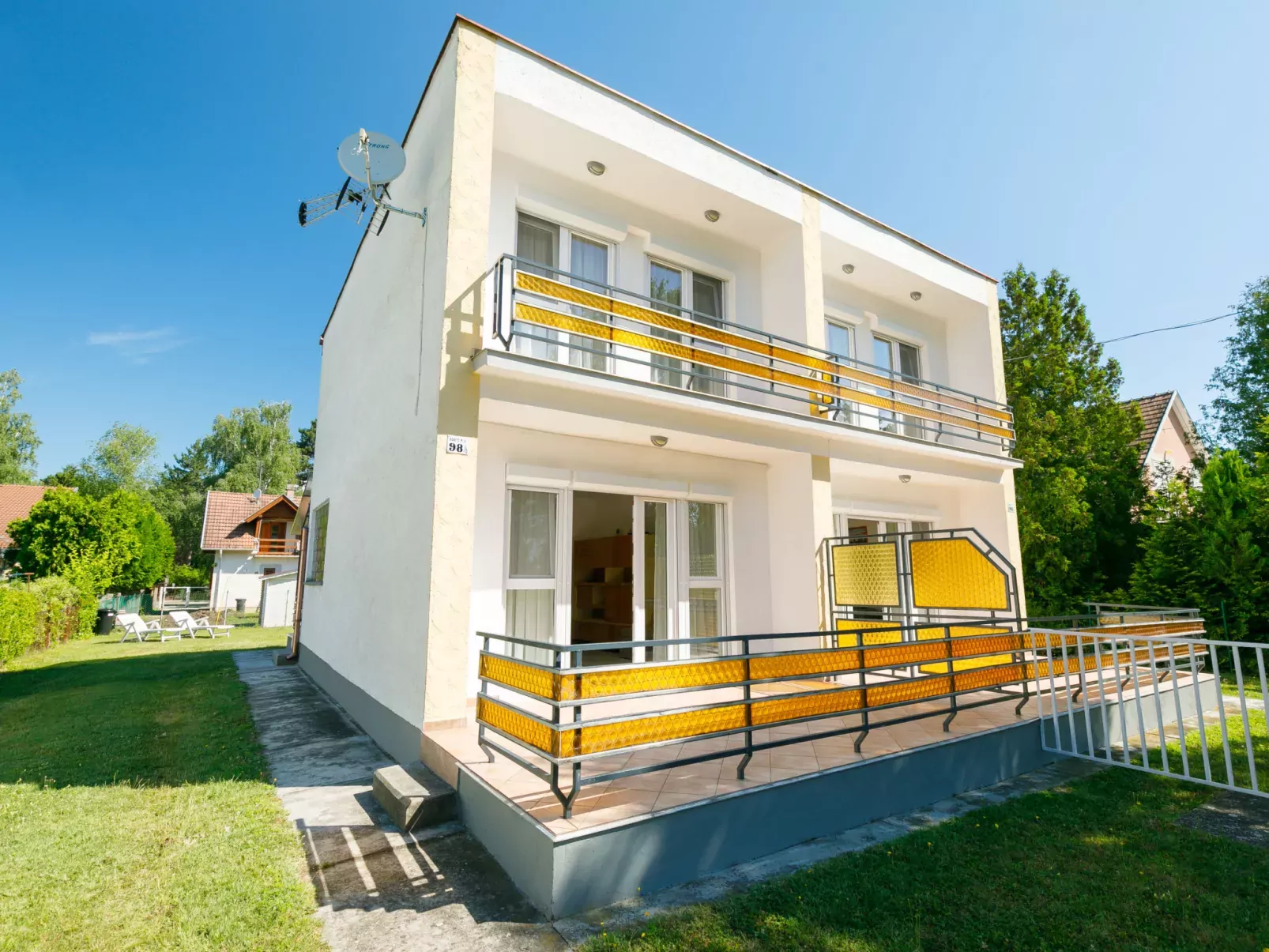 Cubic 2-Outside