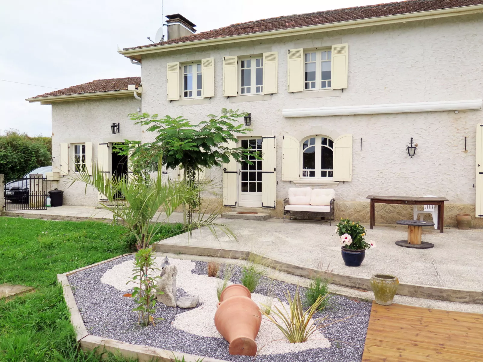Aucéloun-Outside