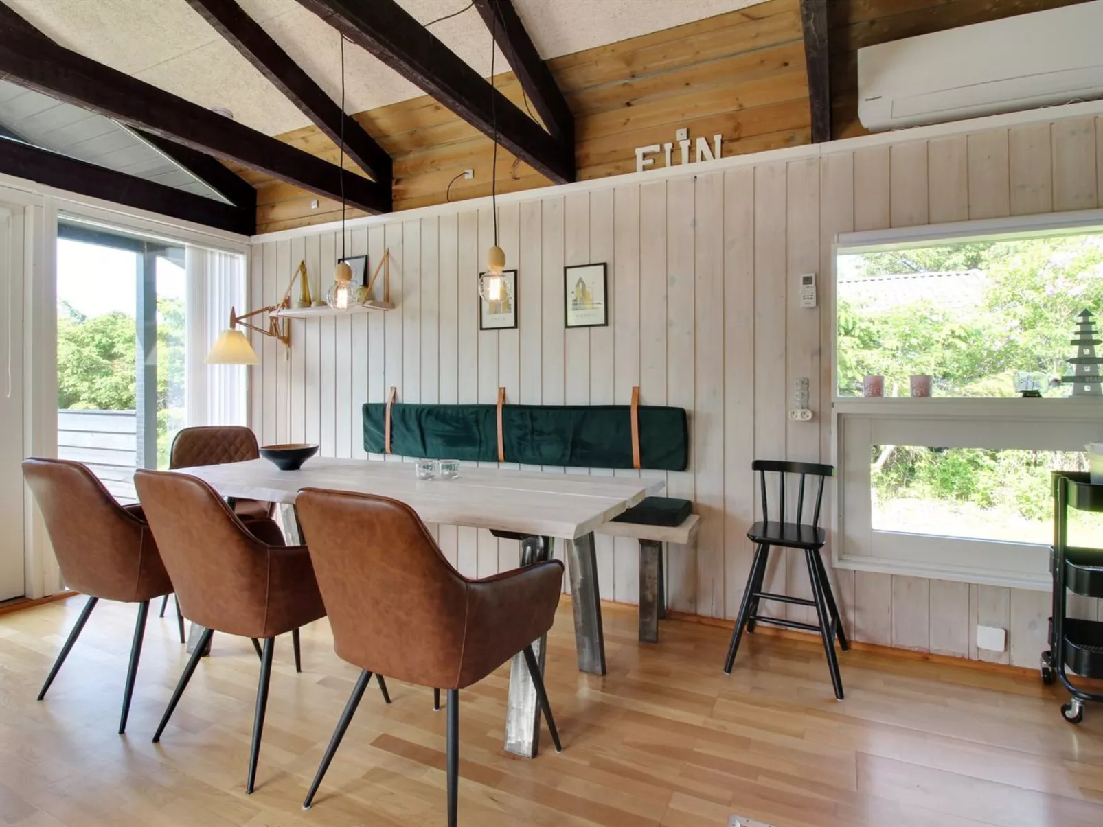 "Eyer" - 800m from the sea-Inside