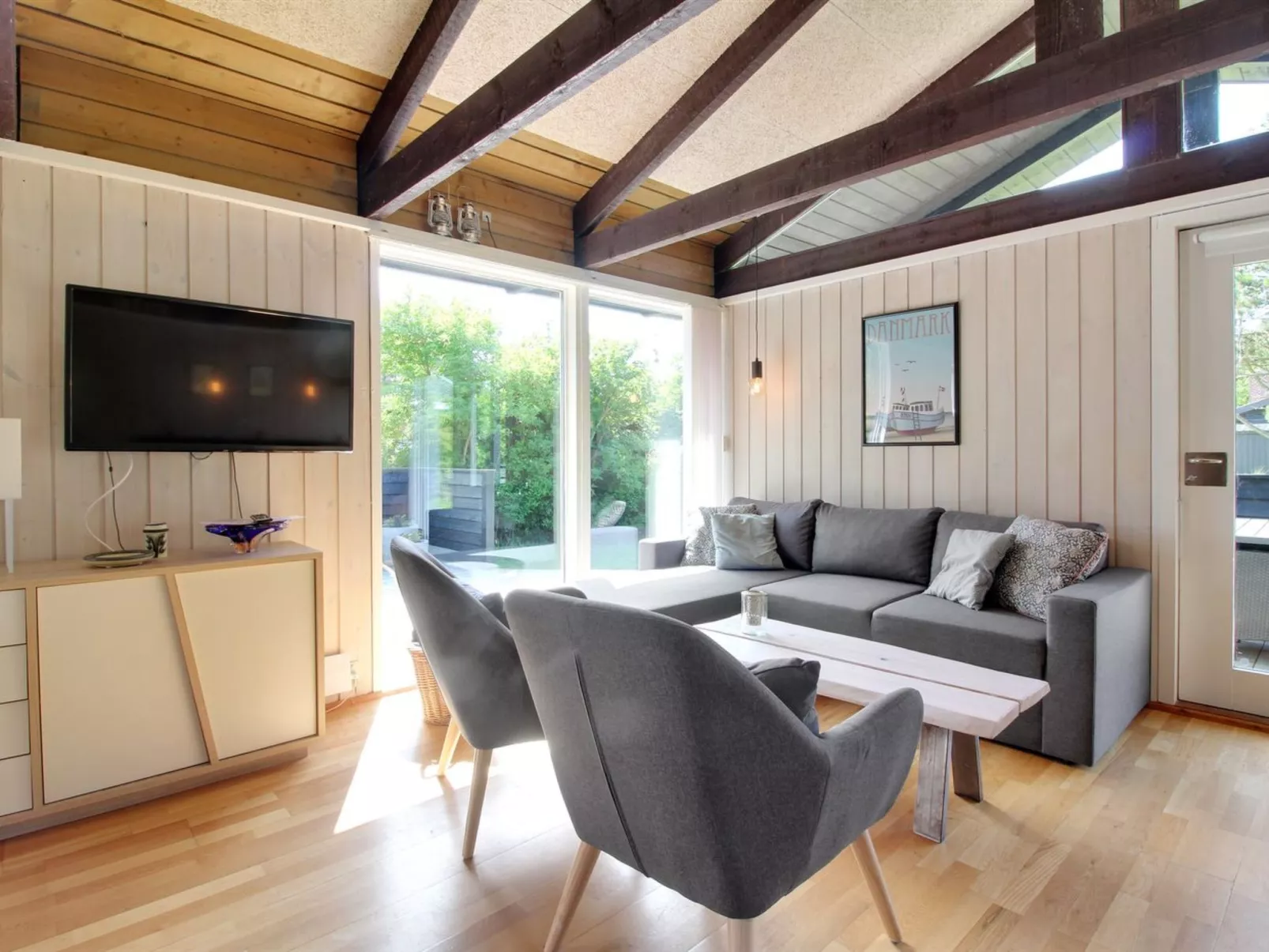 "Eyer" - 800m from the sea-Inside