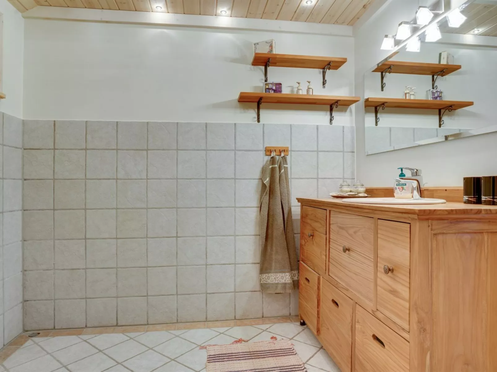 "Elevira" - 200m from the sea-Inside