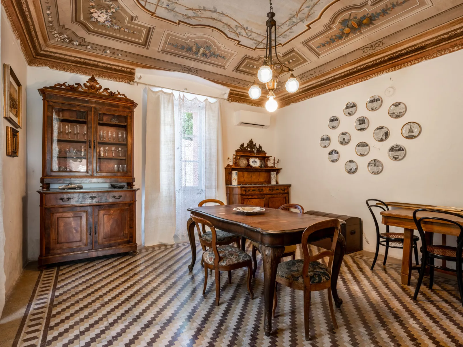 Palazzo Mariscotti-Inside