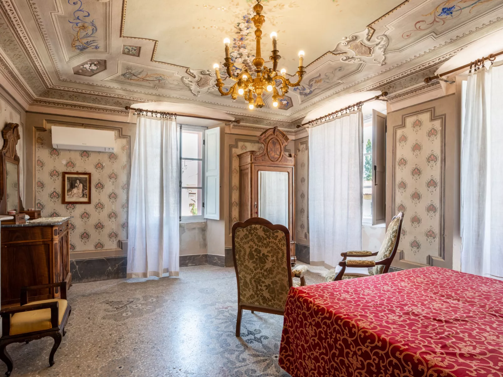 Palazzo Mariscotti-Inside