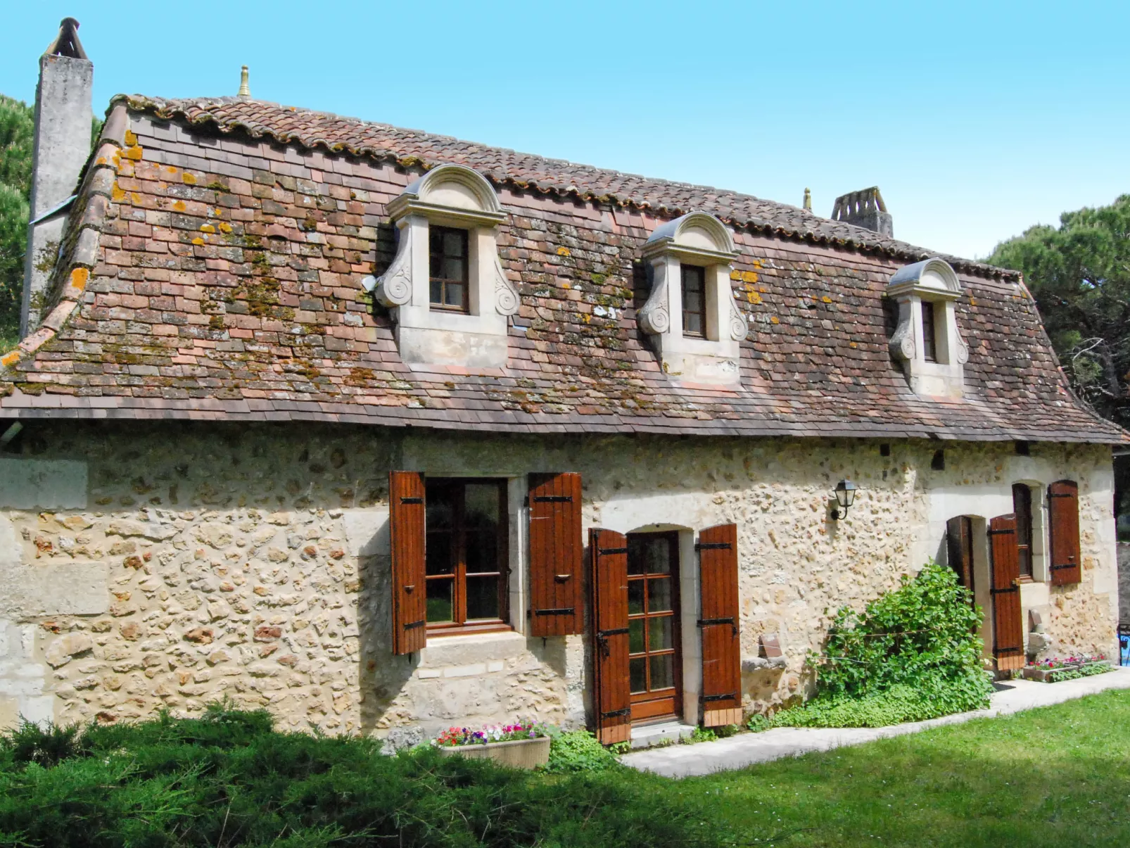 La Borie-Outside