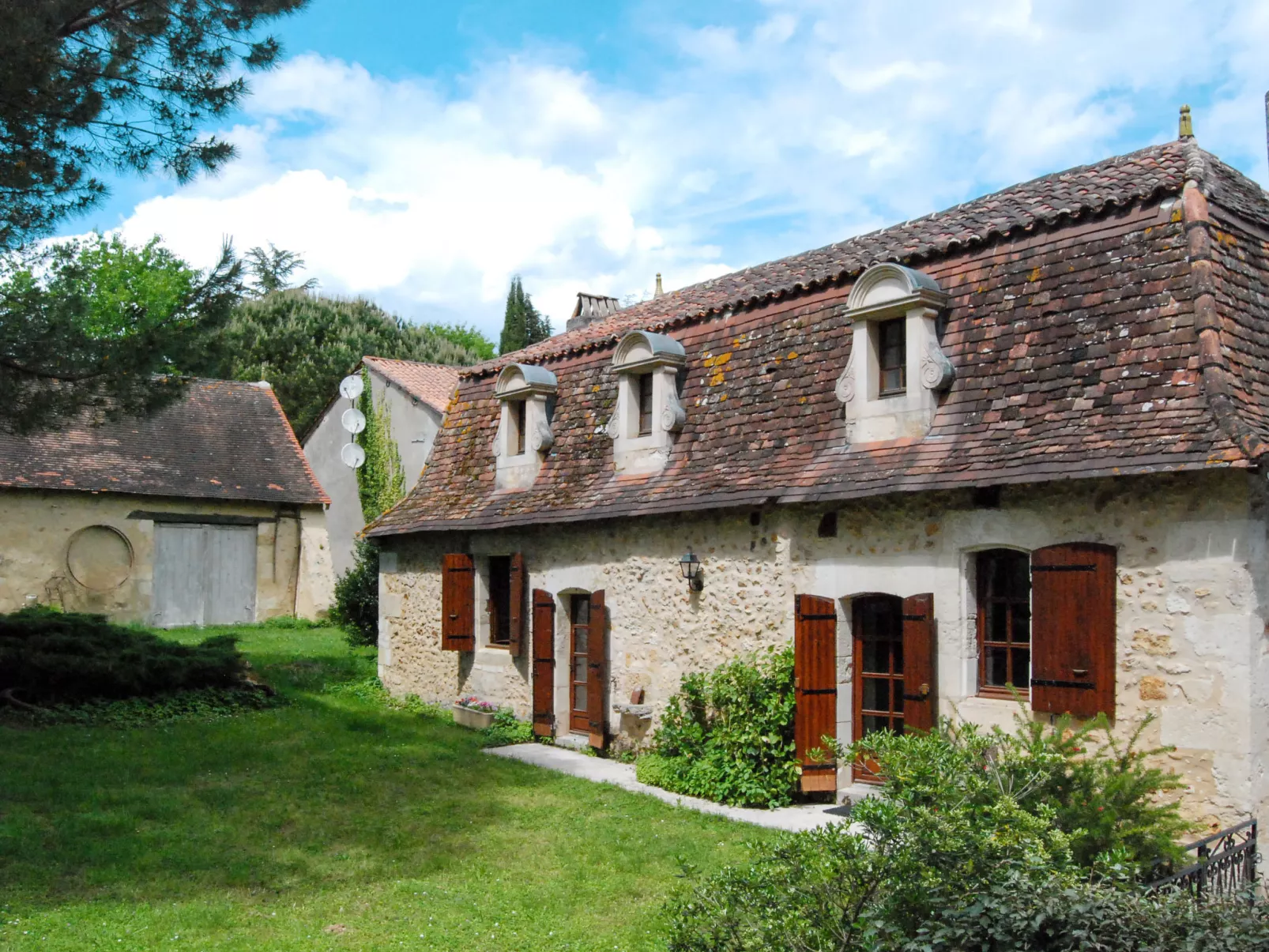 La Borie-Outside