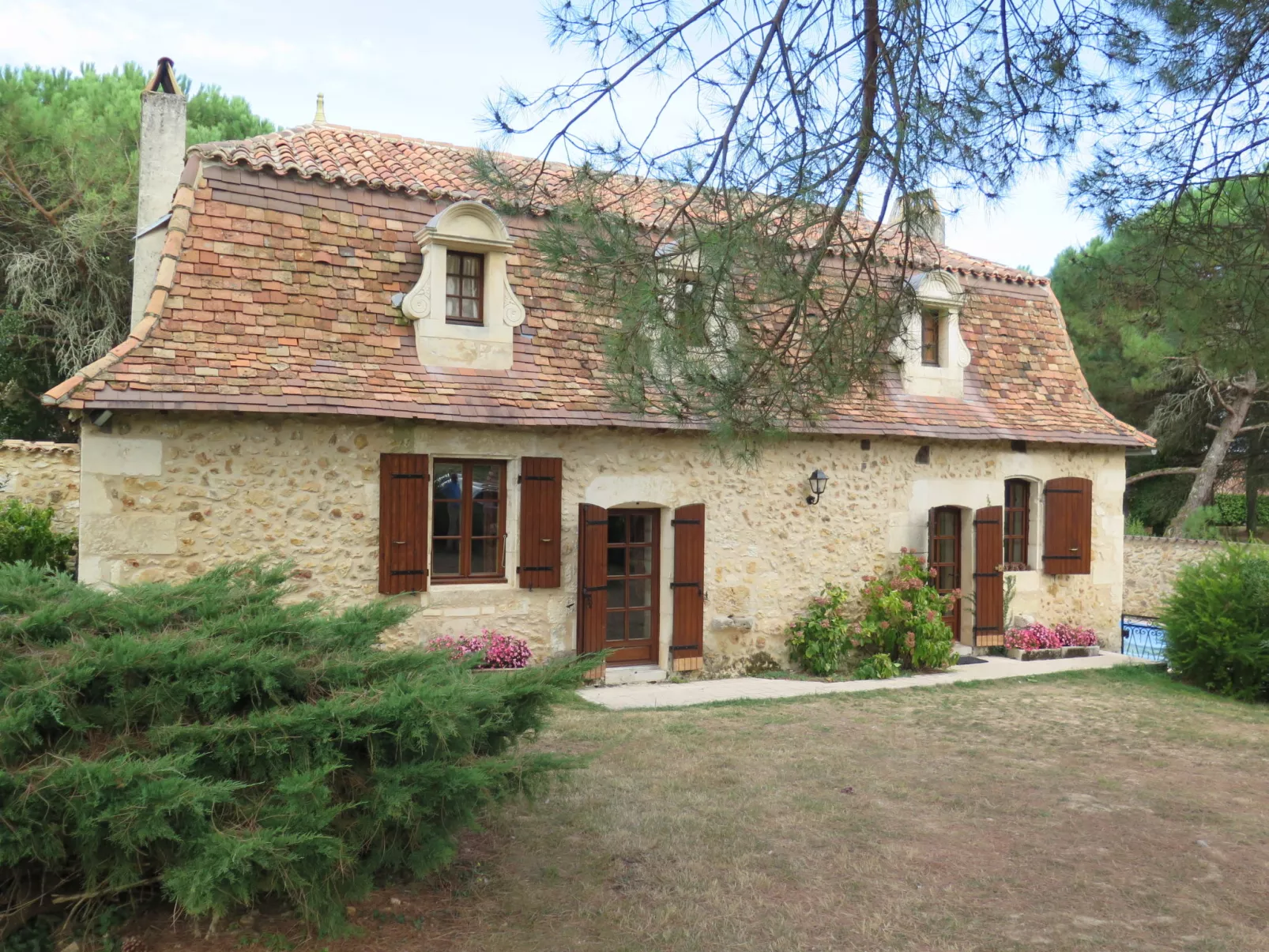 La Borie-Outside