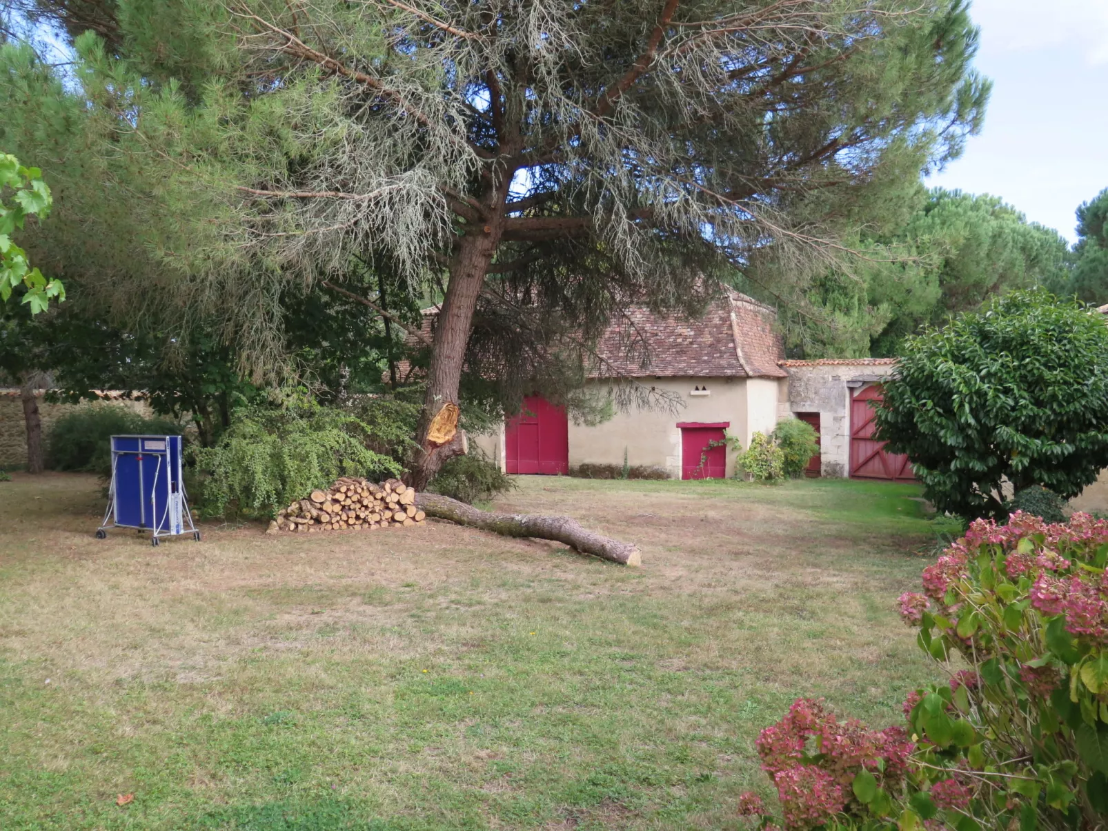 La Borie-Outside