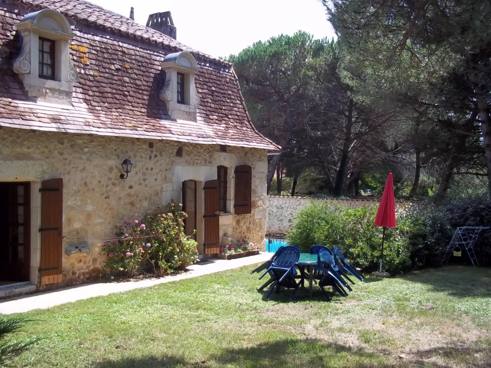 La Borie-Outside