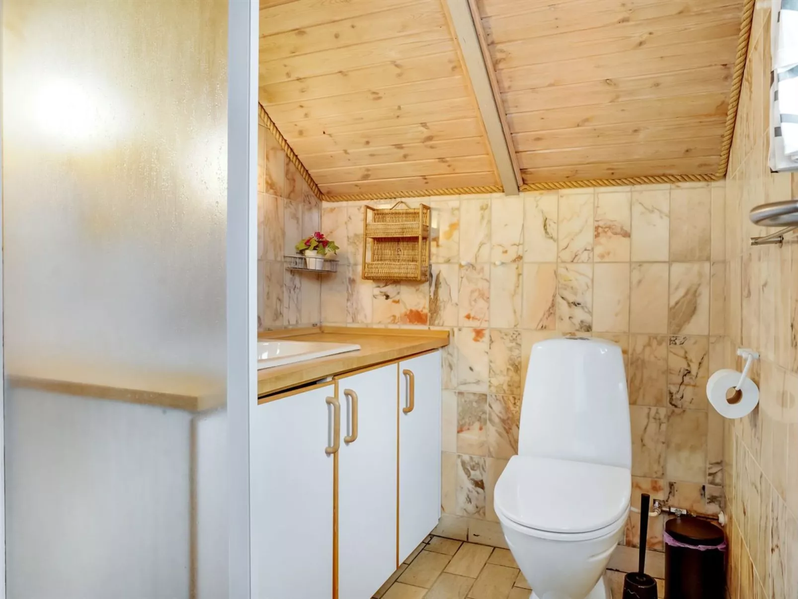 "Liljana" - 30km from the sea-Inside