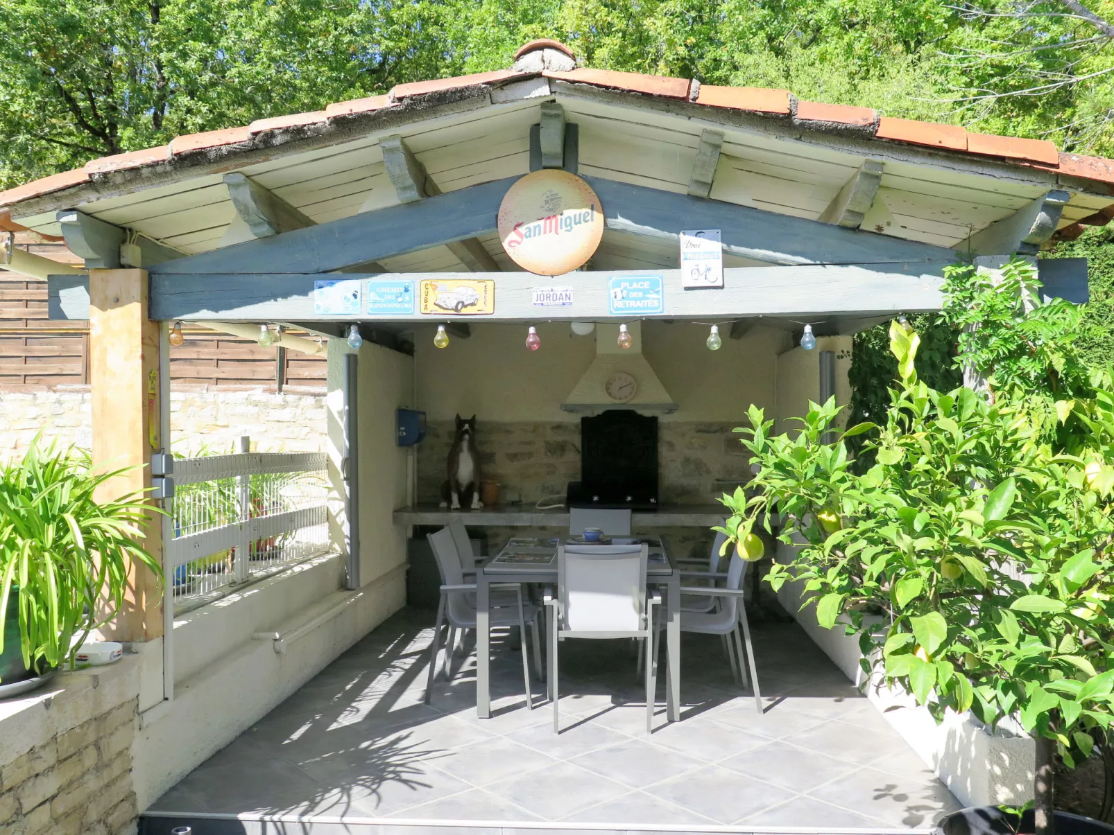 Combel d'Arnal-Outside