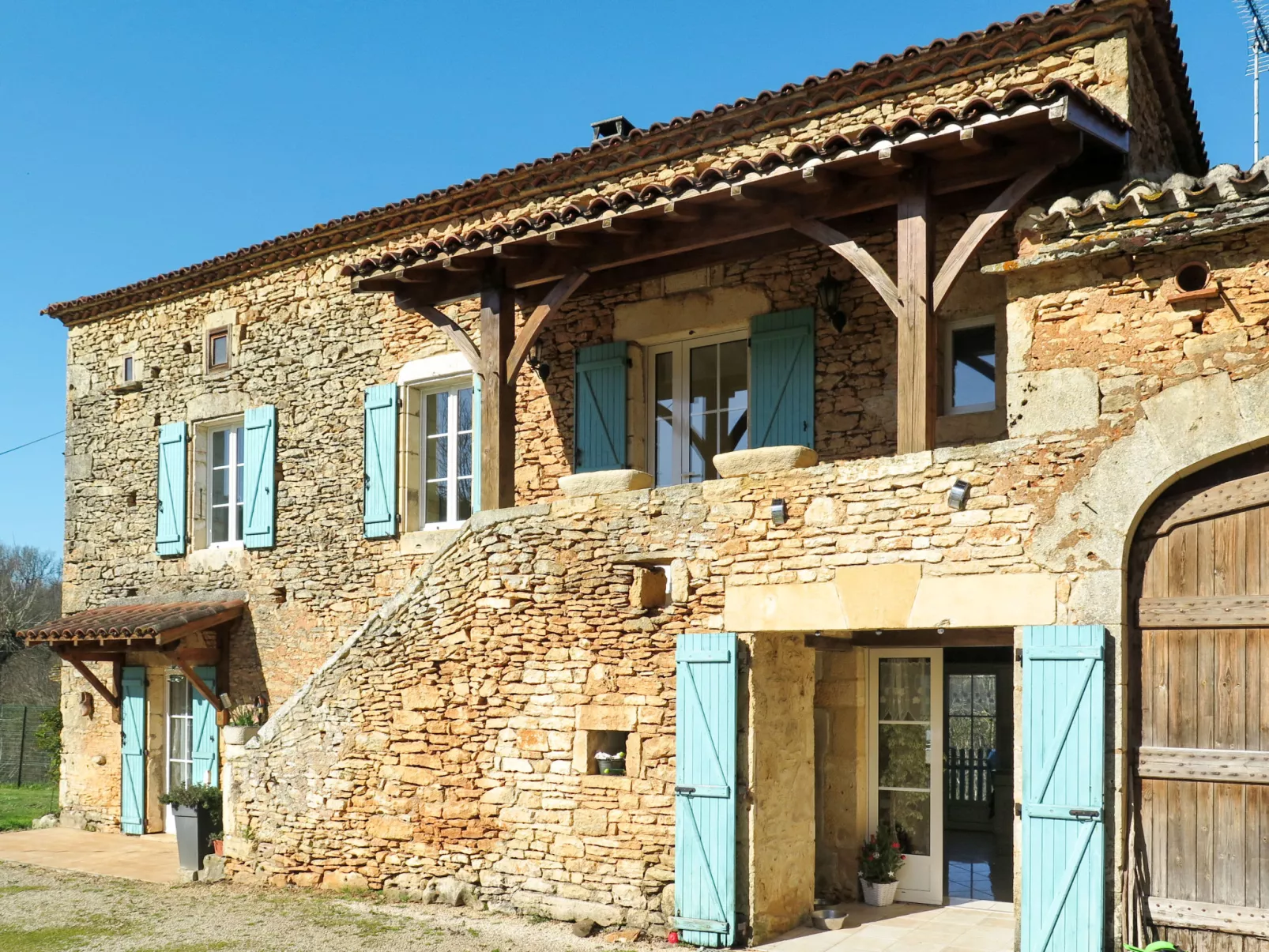 Les Grèzes-Outside