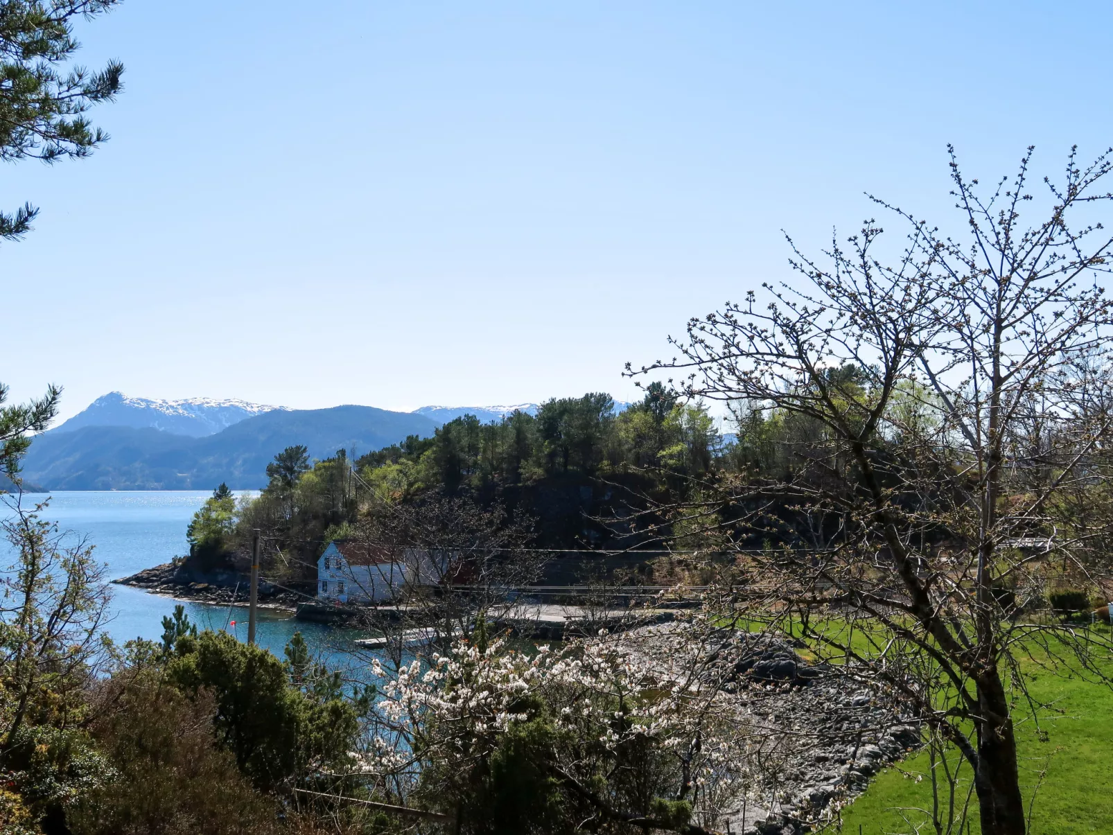 Villa Hjartnes-Outside