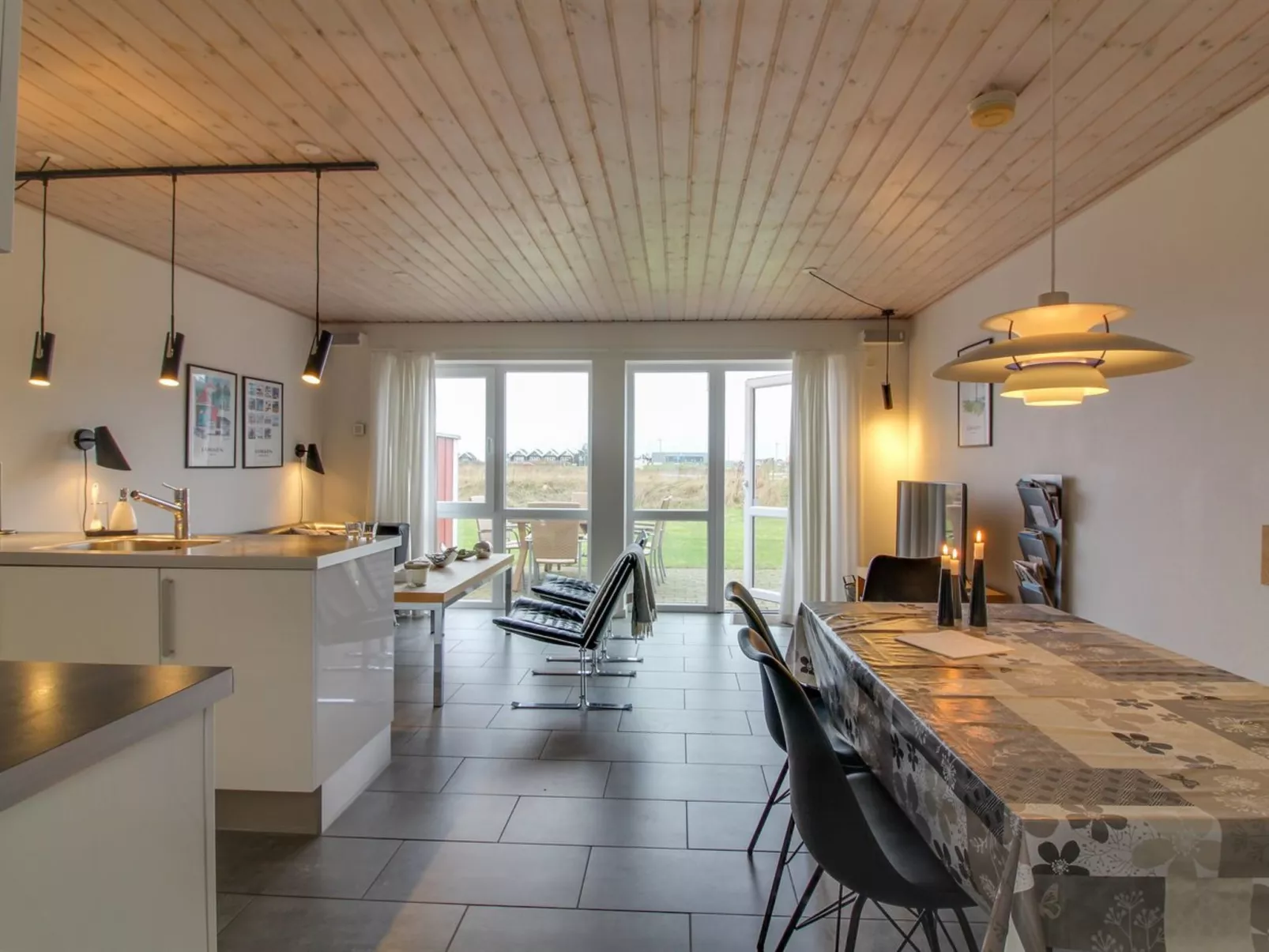 "Ine" - 800m from the sea-Inside