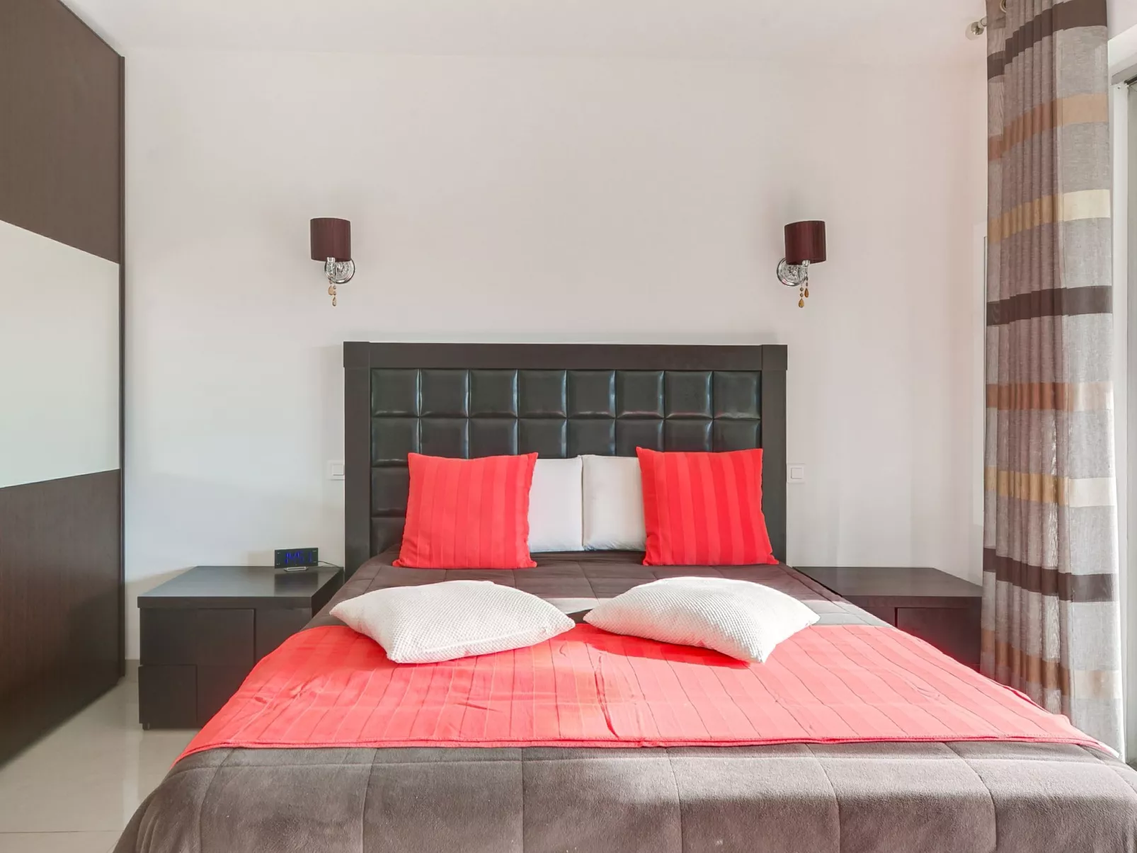 Les Pins D'Alep-Inside