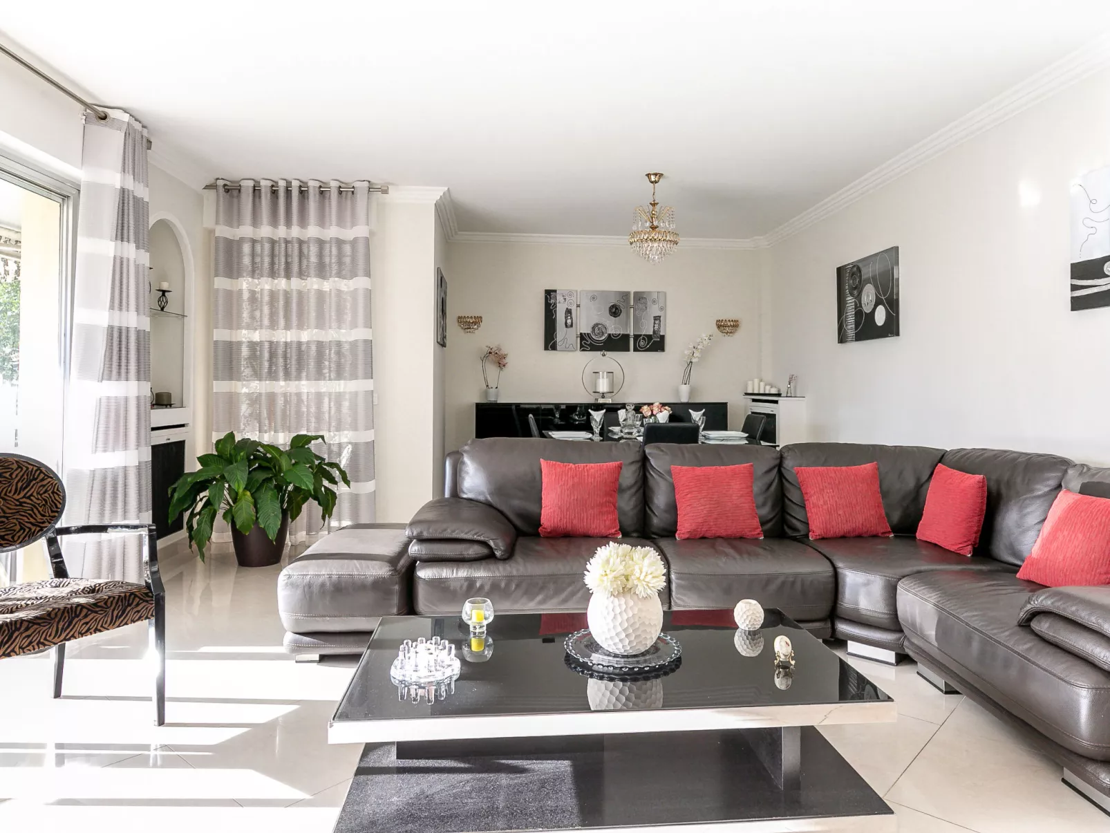 Les Pins D'Alep-Inside