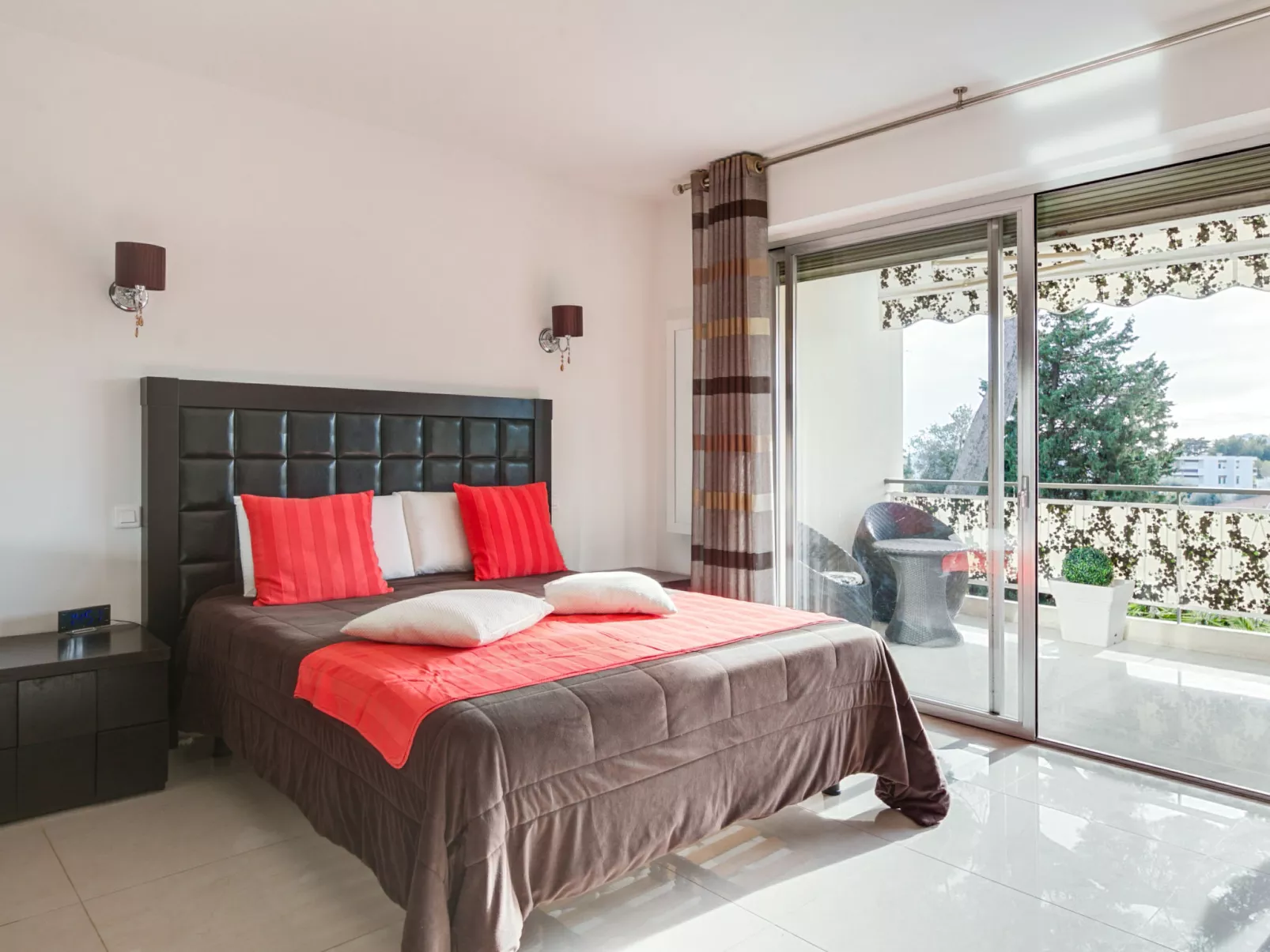 Les Pins D'Alep-Inside