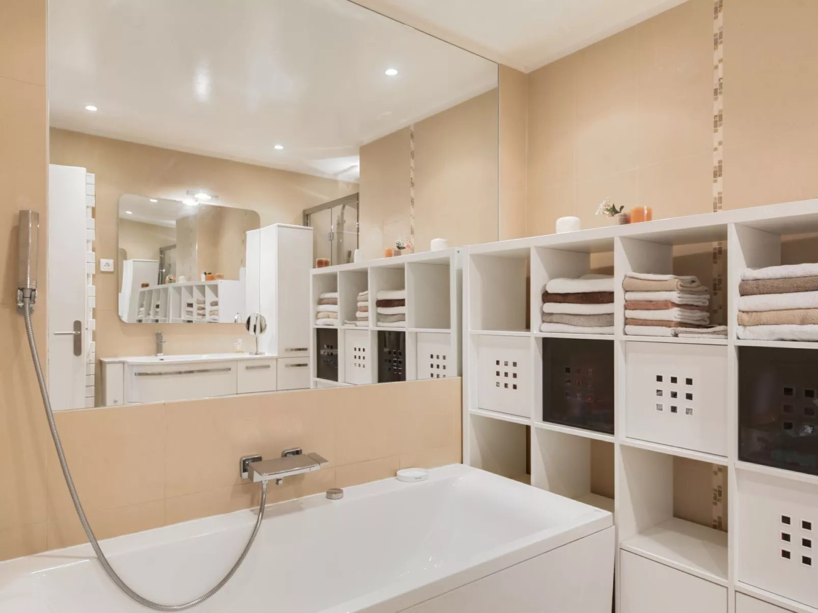 Les Pins D'Alep-Inside