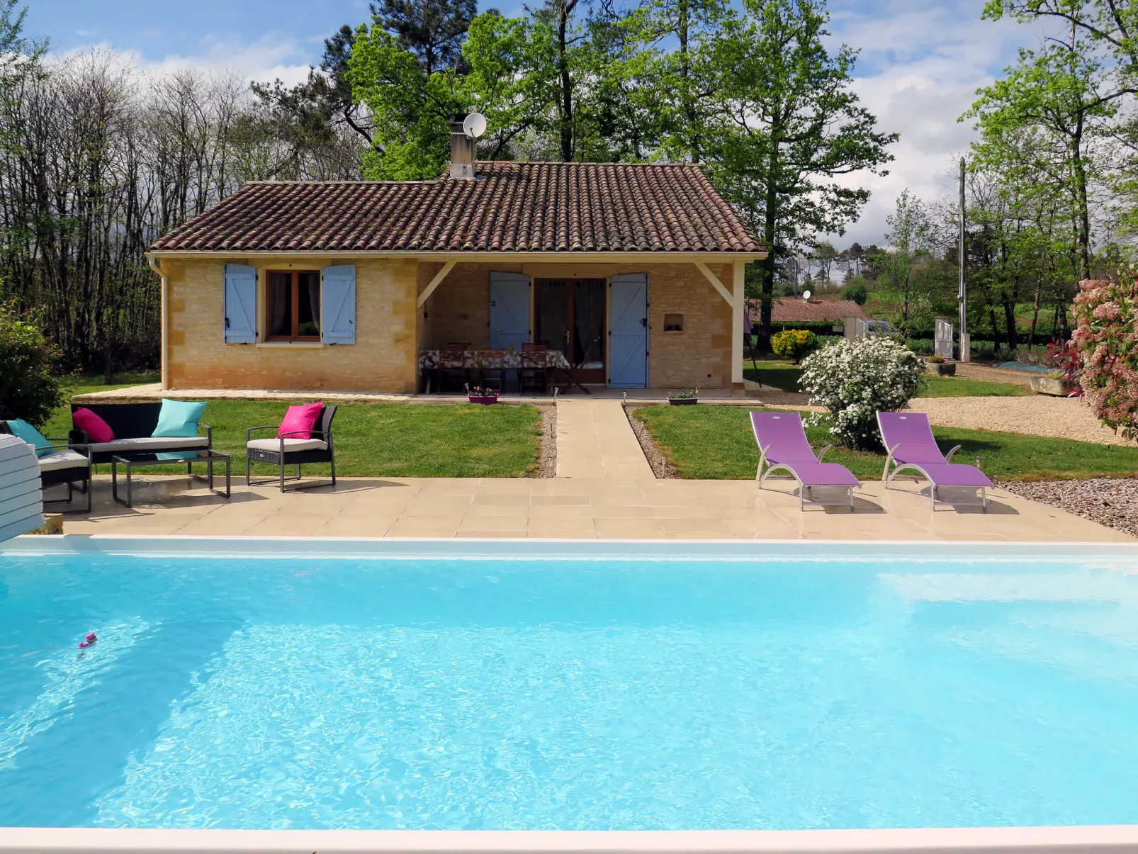 Au Cayroux-Outside