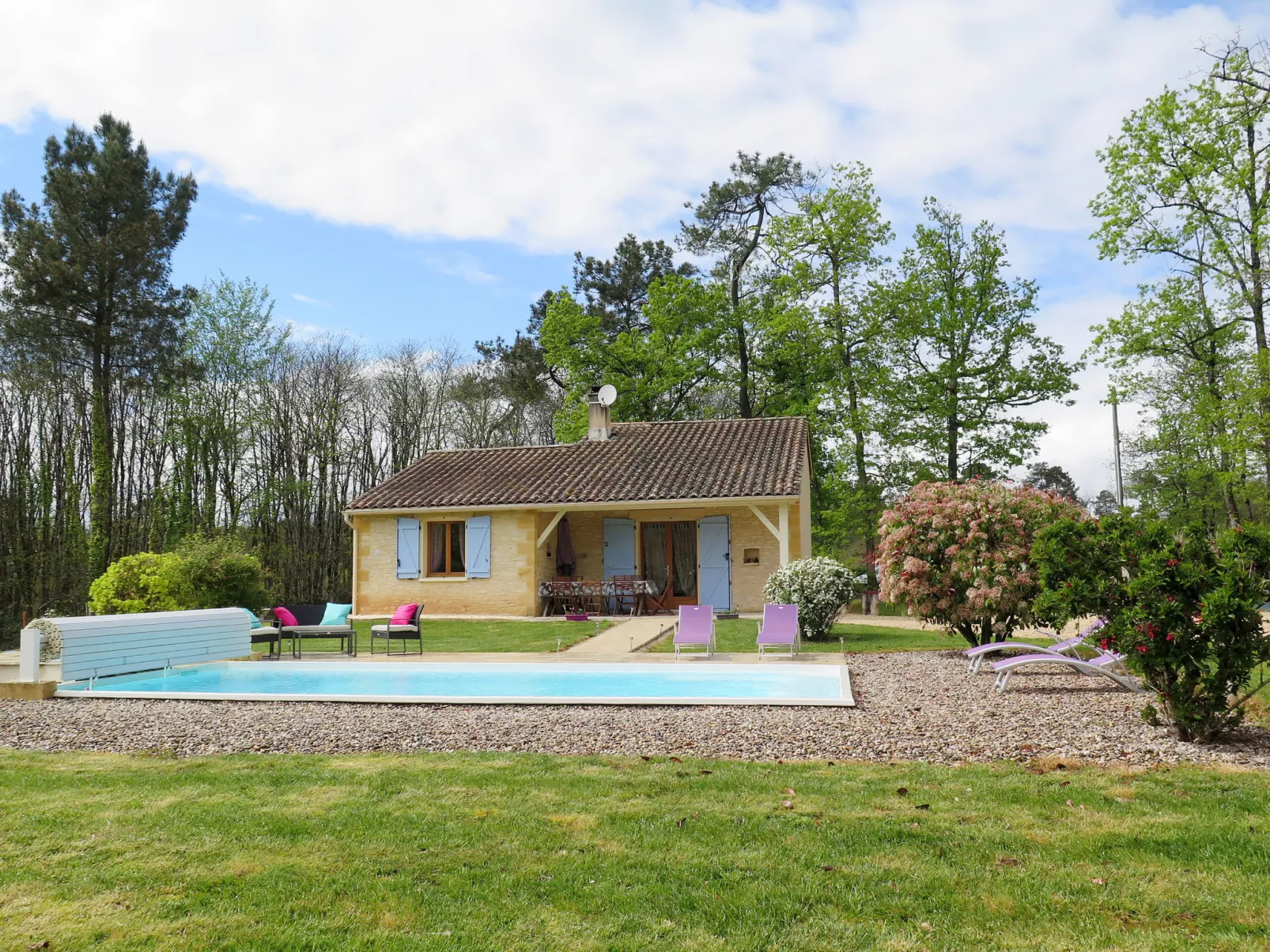 Au Cayroux-Outside