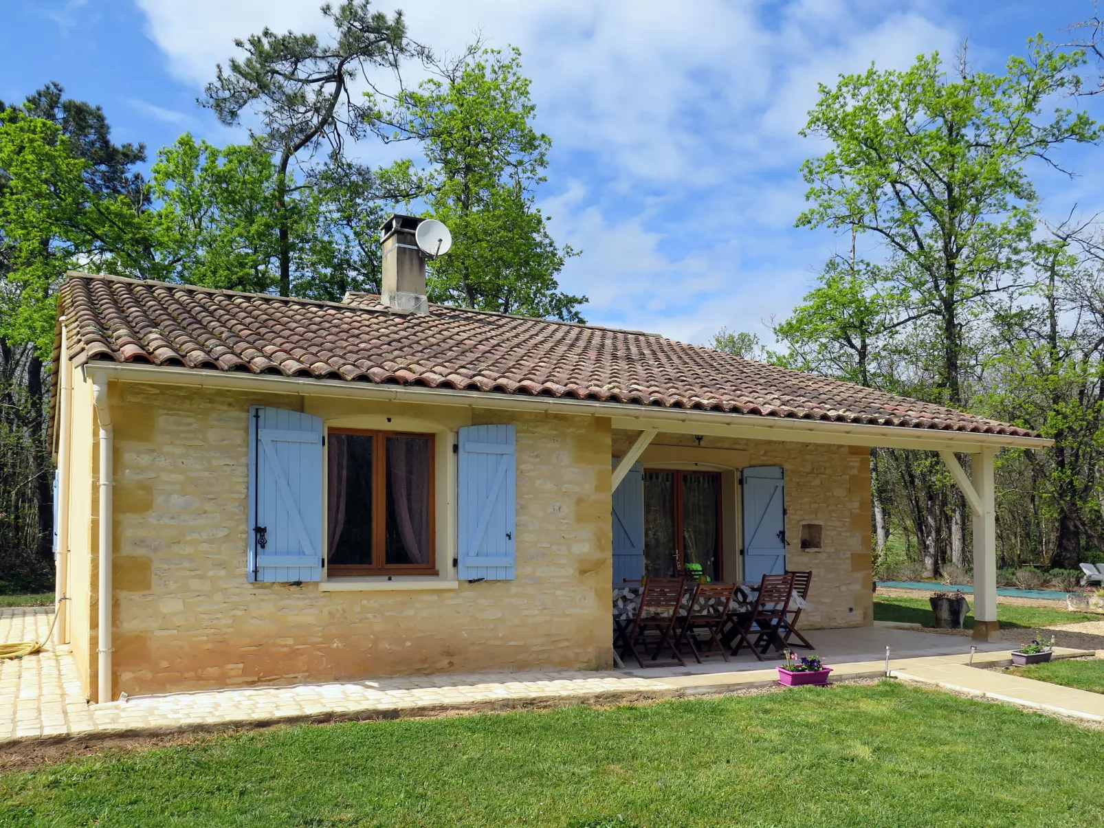 Au Cayroux-Outside