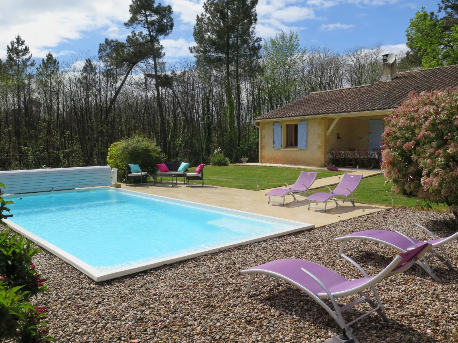 Au Cayroux-Outside