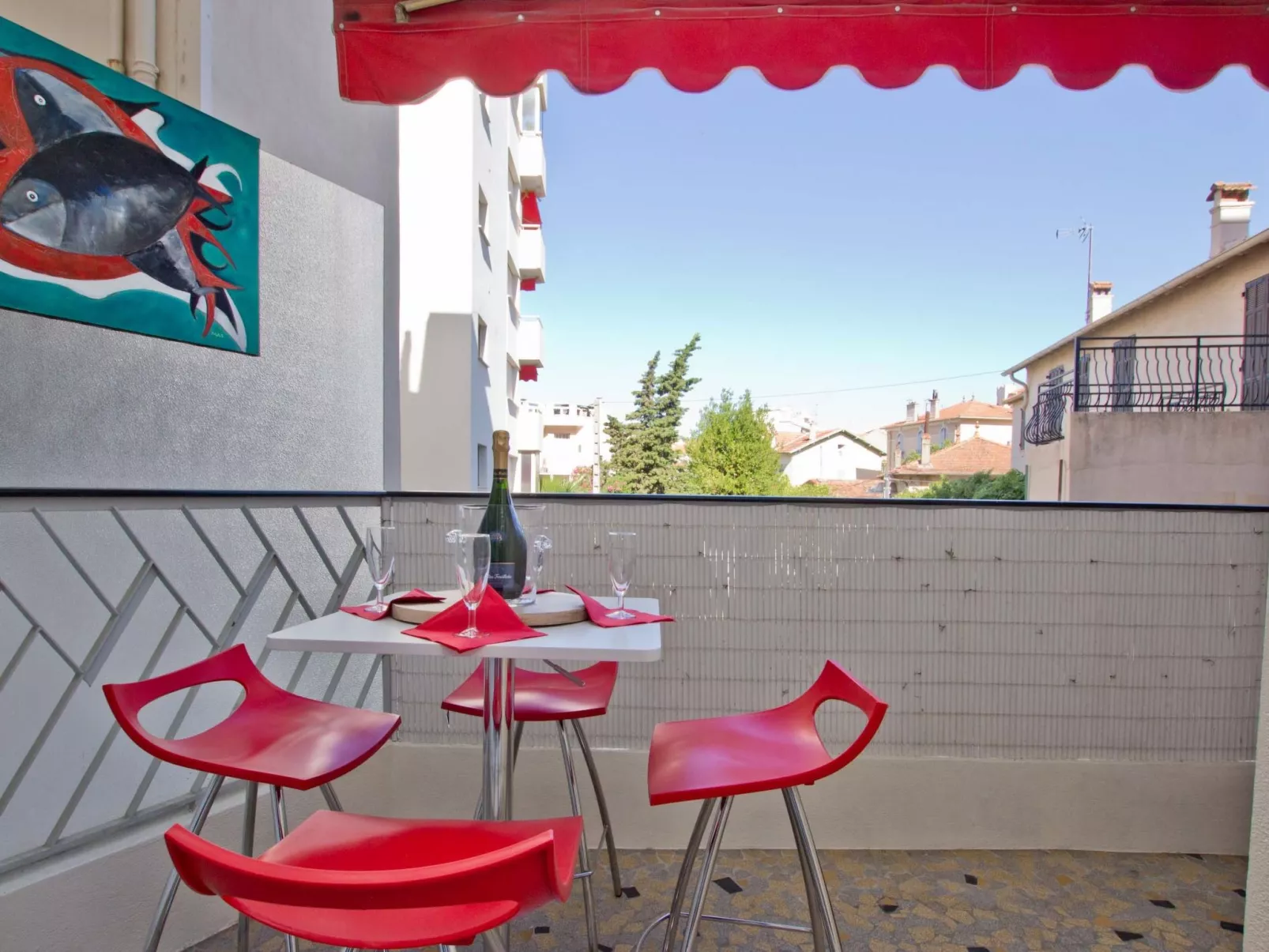 Le Puget-Outside