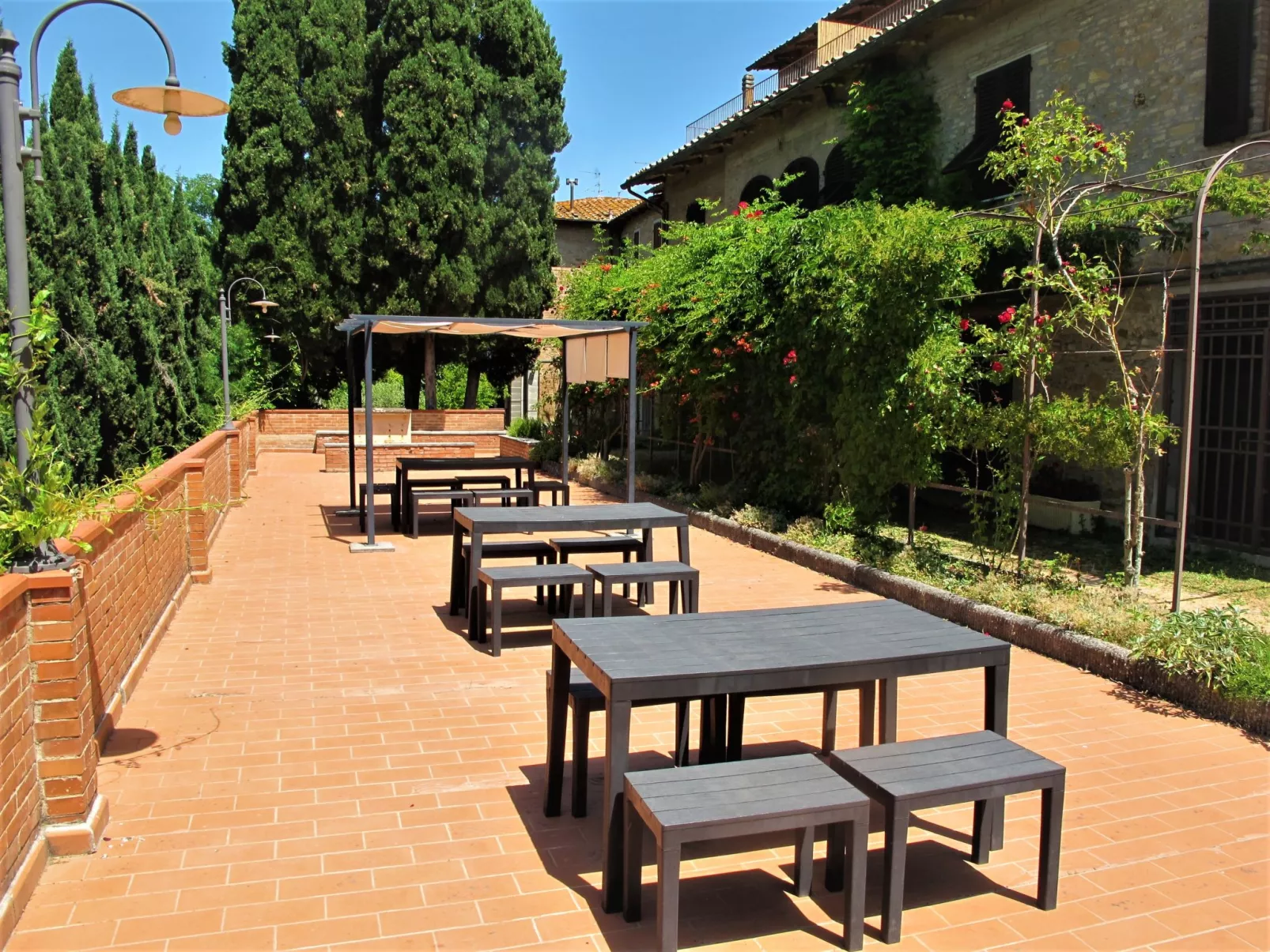 San Vivaldo, Nr. 12-Outside