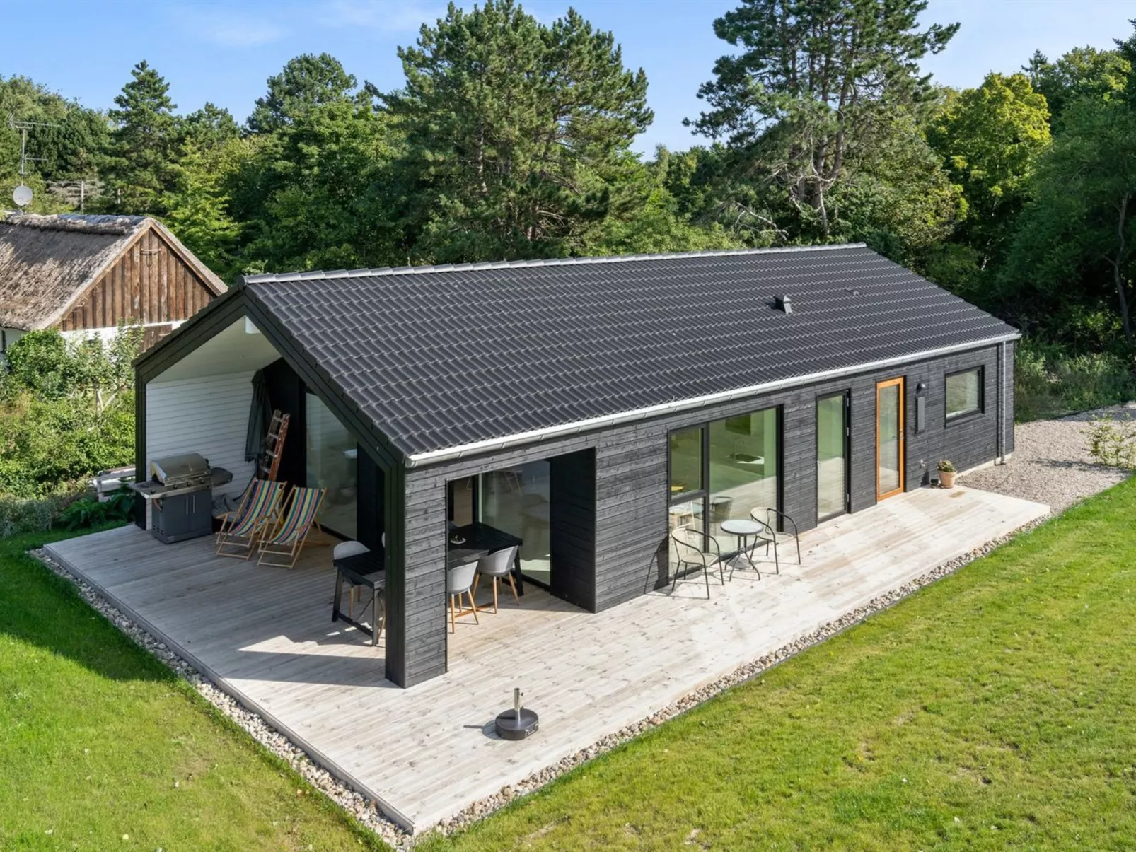 "Jord" - 1.4km from the sea-Outside