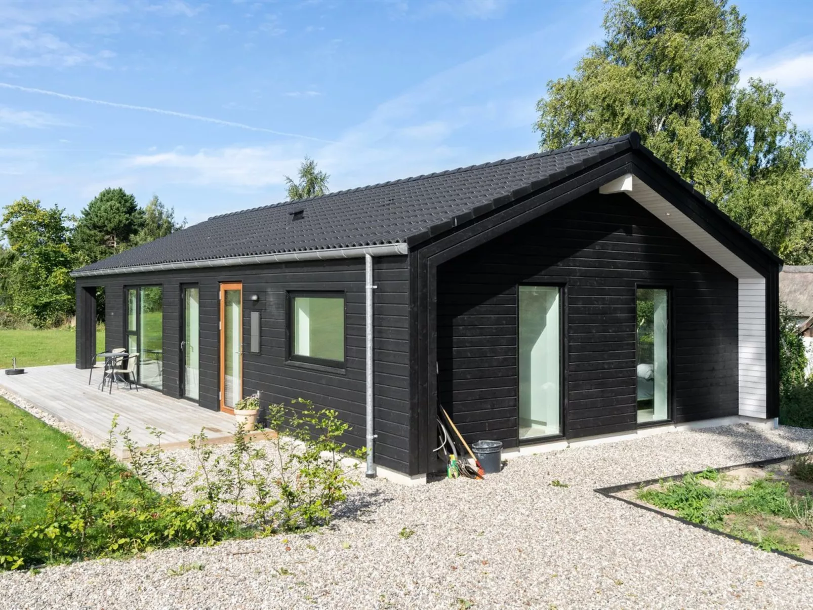 "Jord" - 1.4km from the sea-Outside