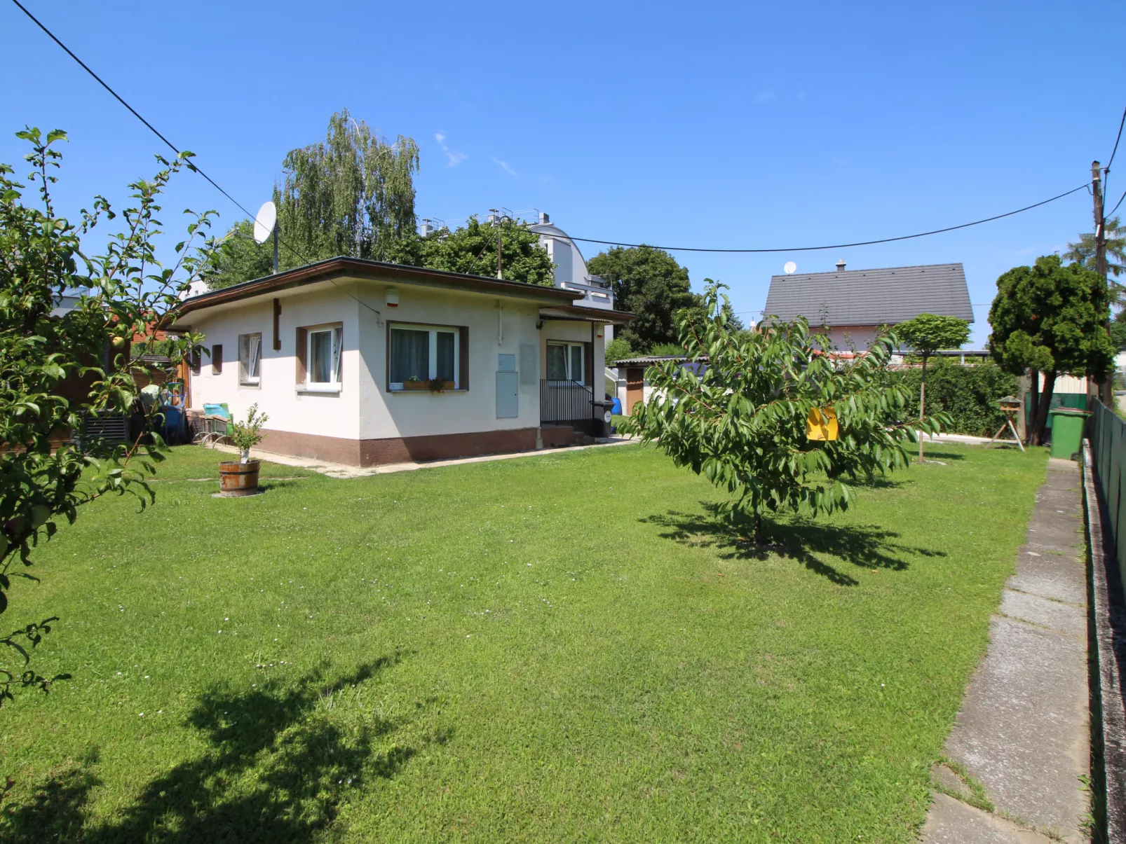Bungalow Leopoldau-Outside