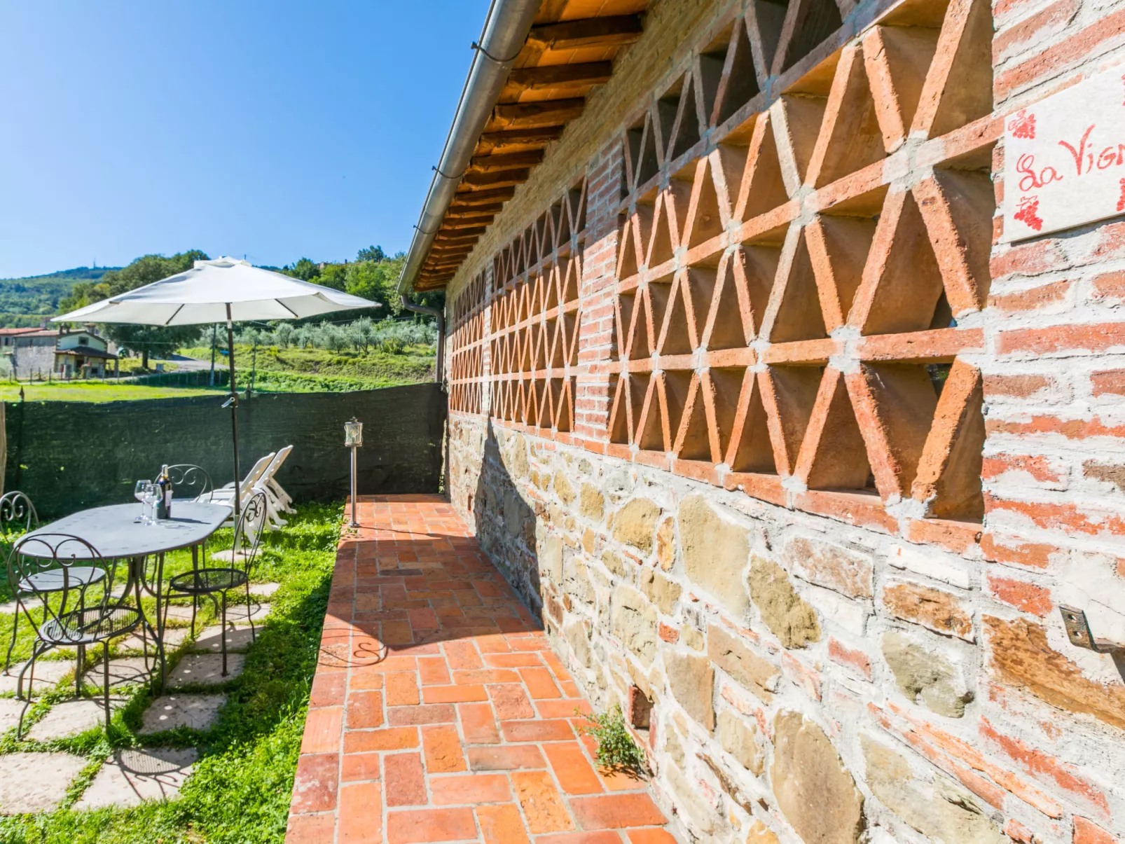La Vigna-Outside