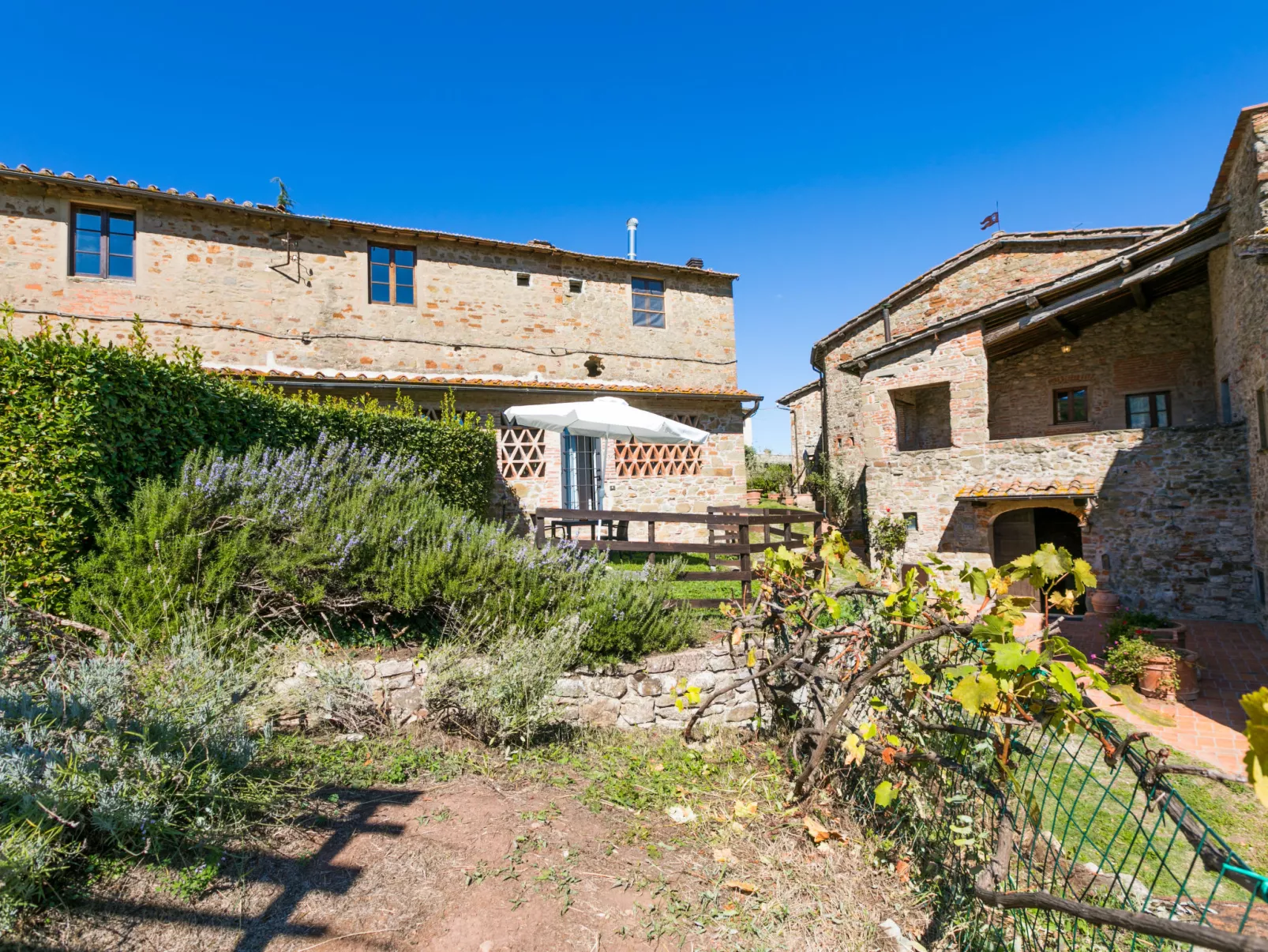 La Vigna-Outside