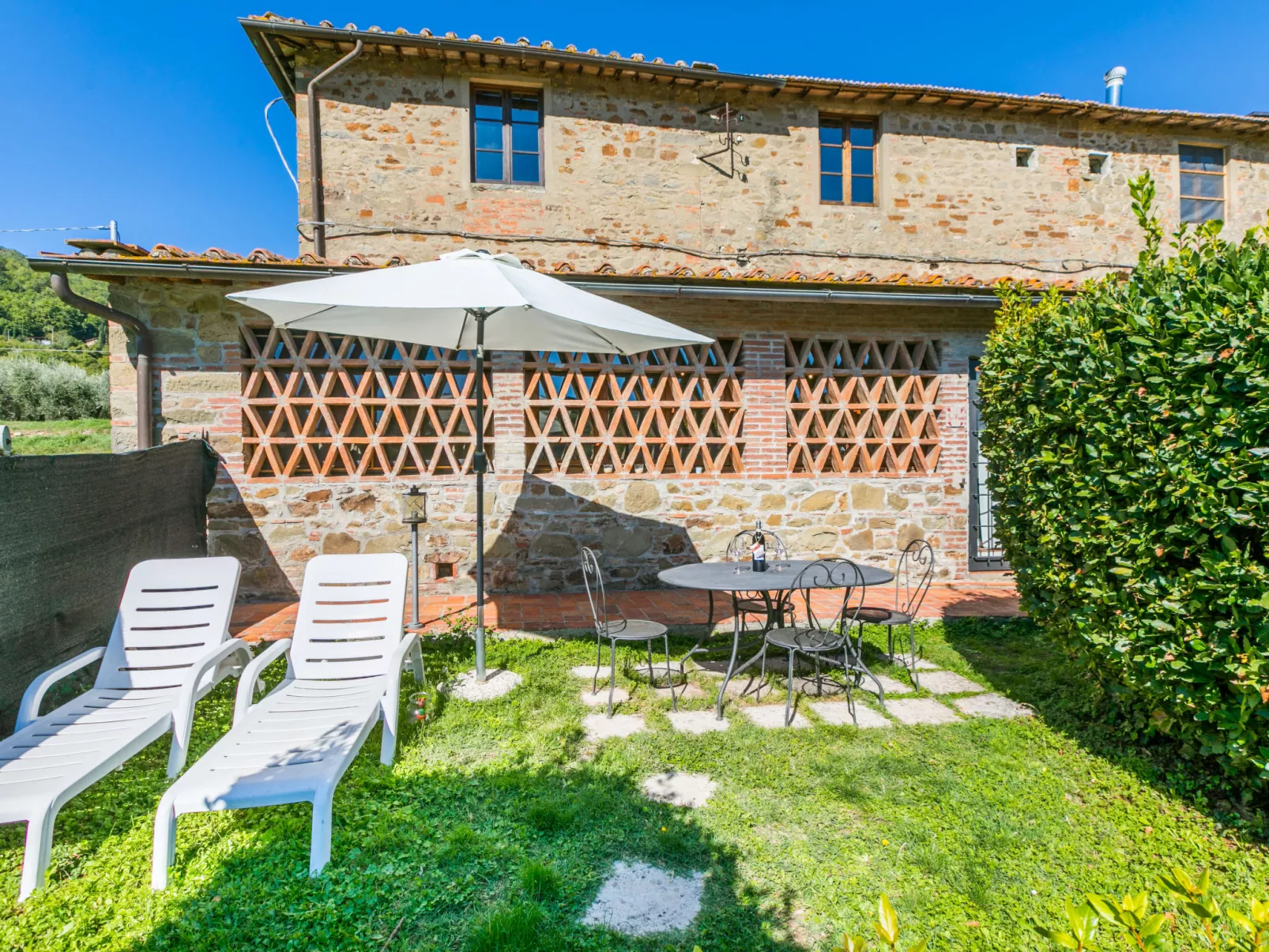 La Vigna-Outside