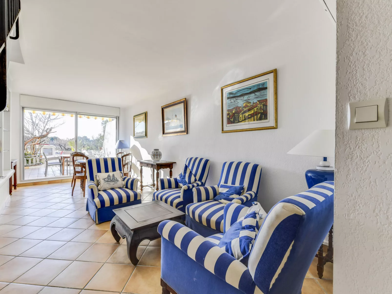 Marinas Beach-Inside