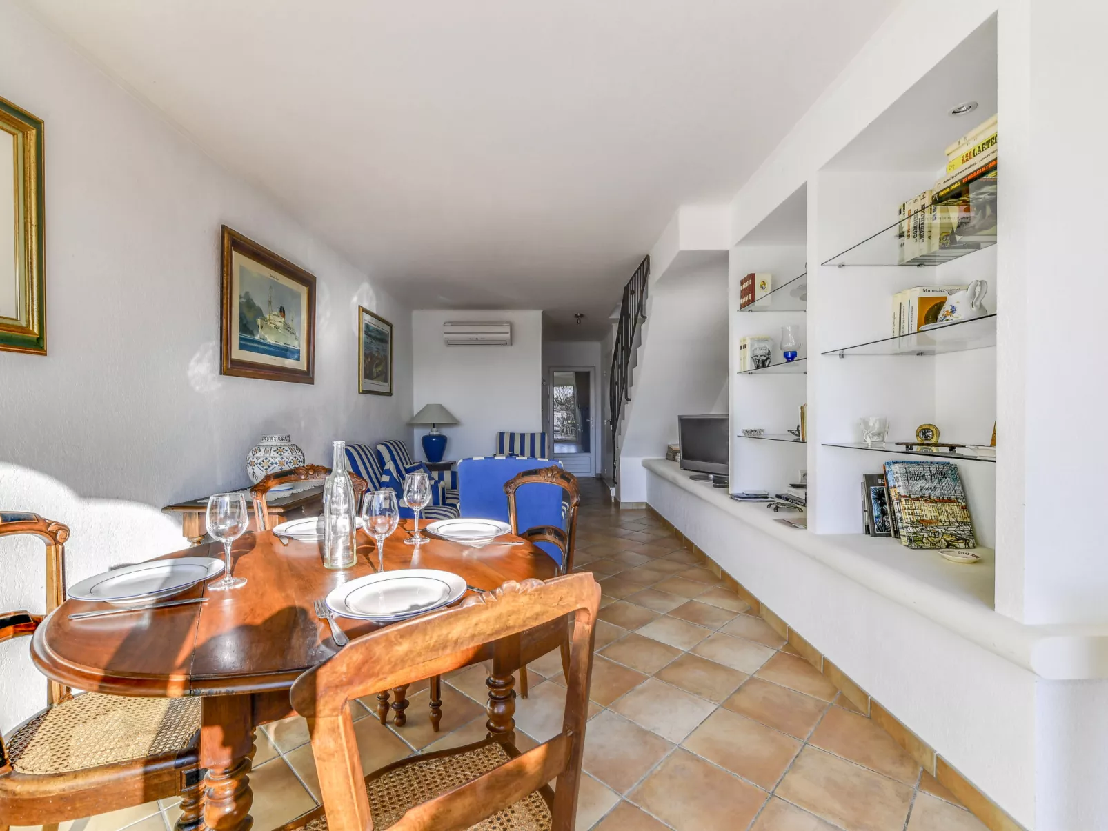 Marinas Beach-Inside