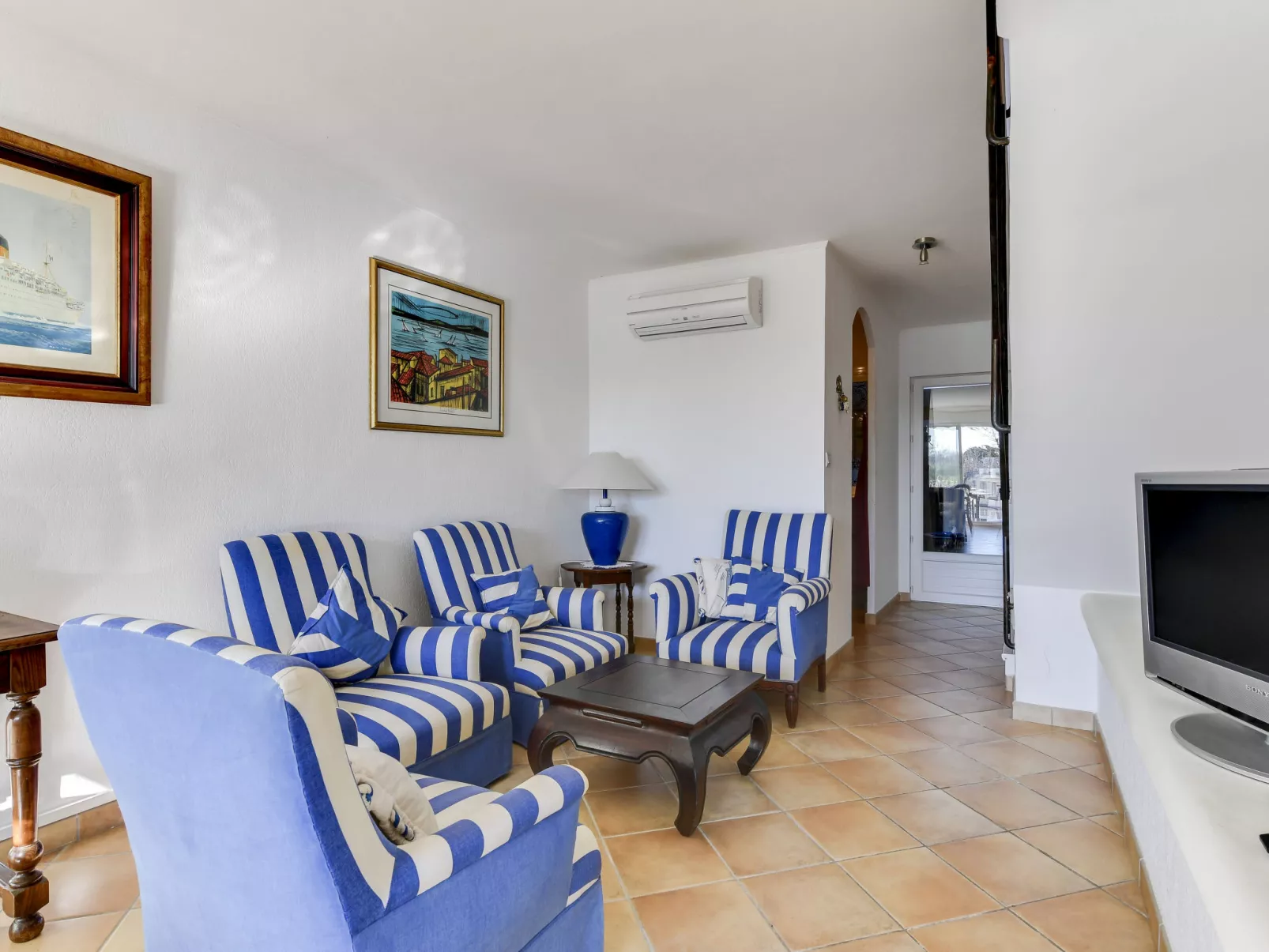 Marinas Beach-Inside
