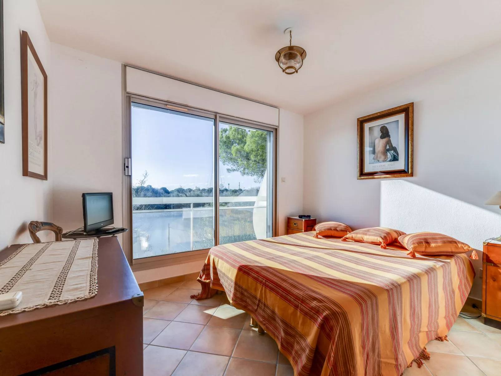 Marinas Beach-Inside