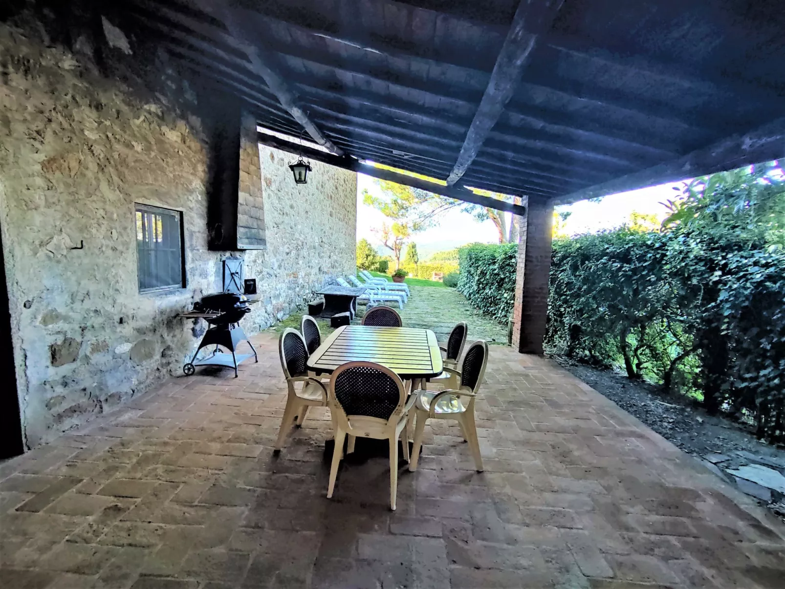 Taverna-Draußen