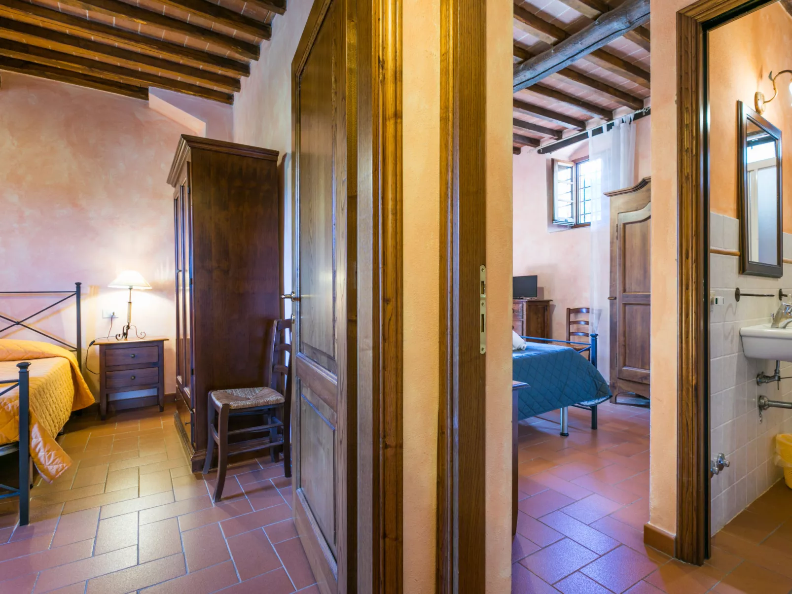 La Loggia-Inside
